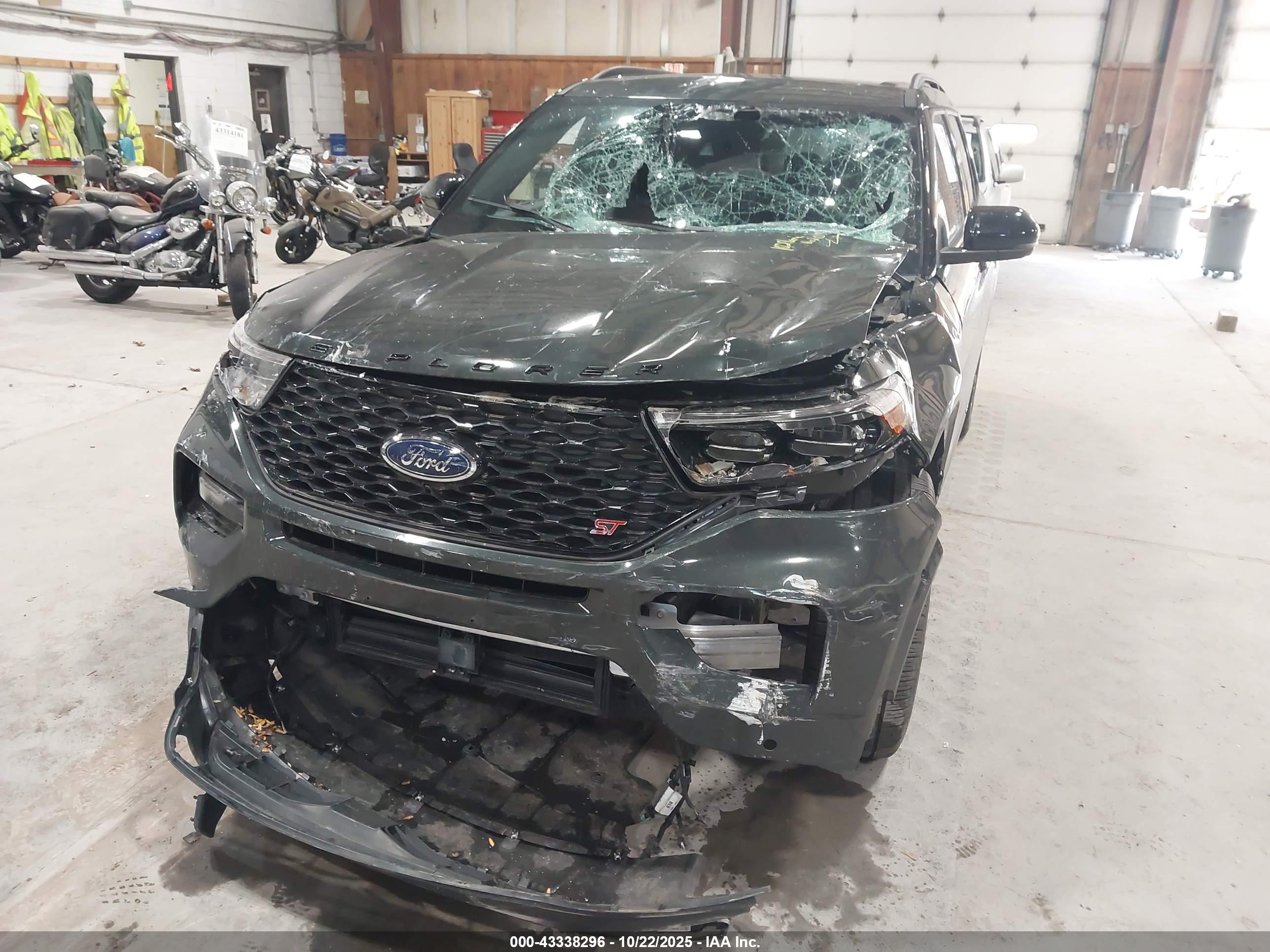 FORD EXPLORER image 6