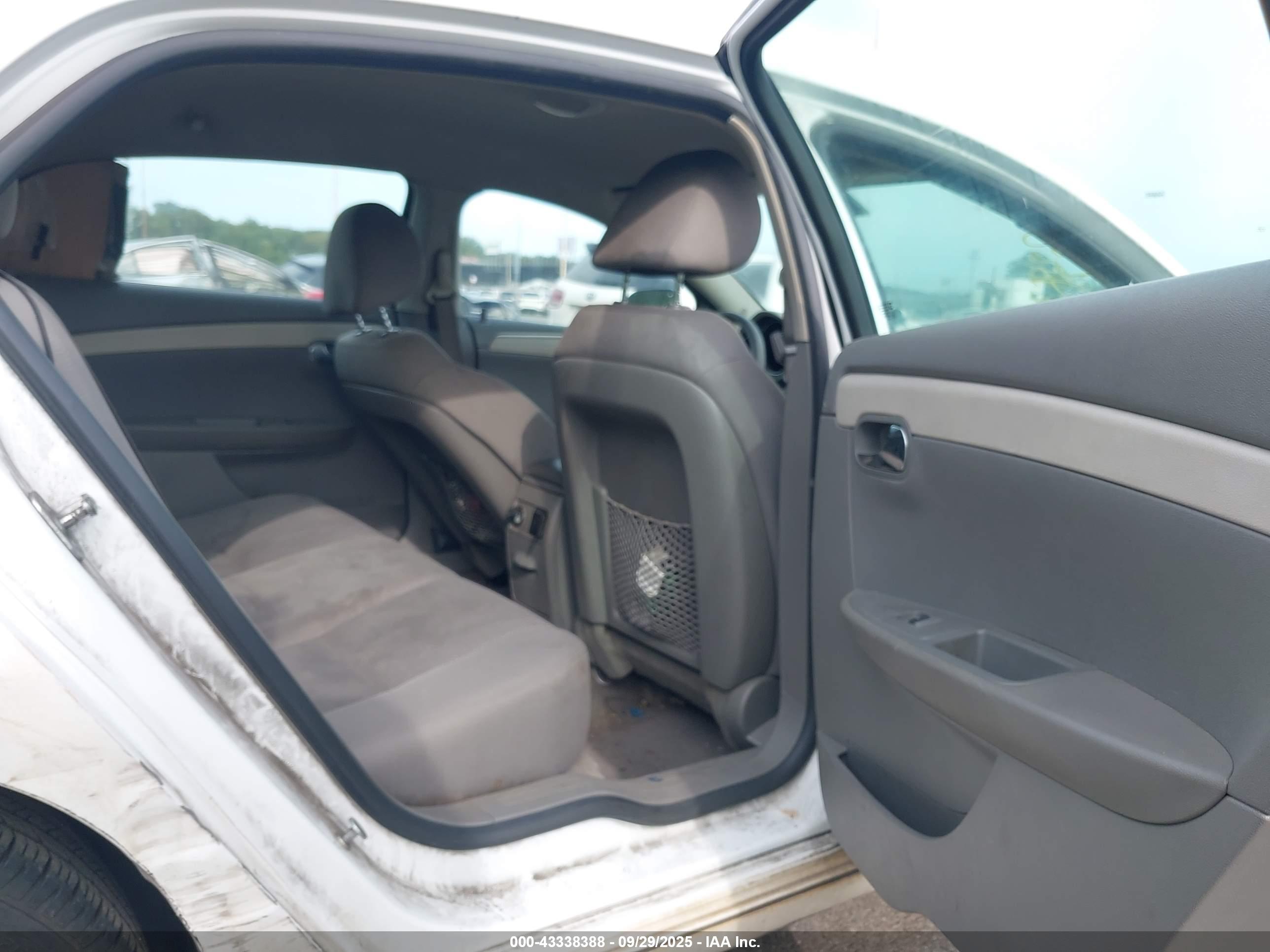 CHEVROLET MALIBU image 8