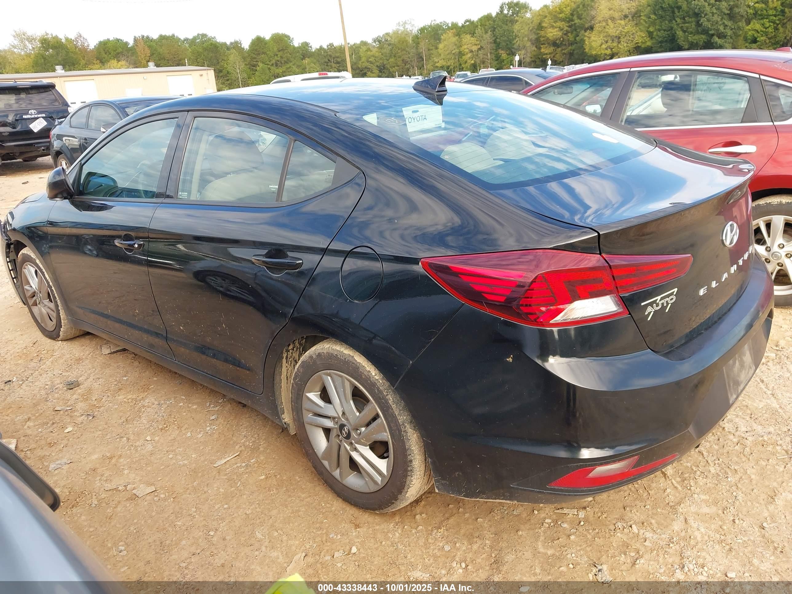 HYUNDAI ELANTRA image 3