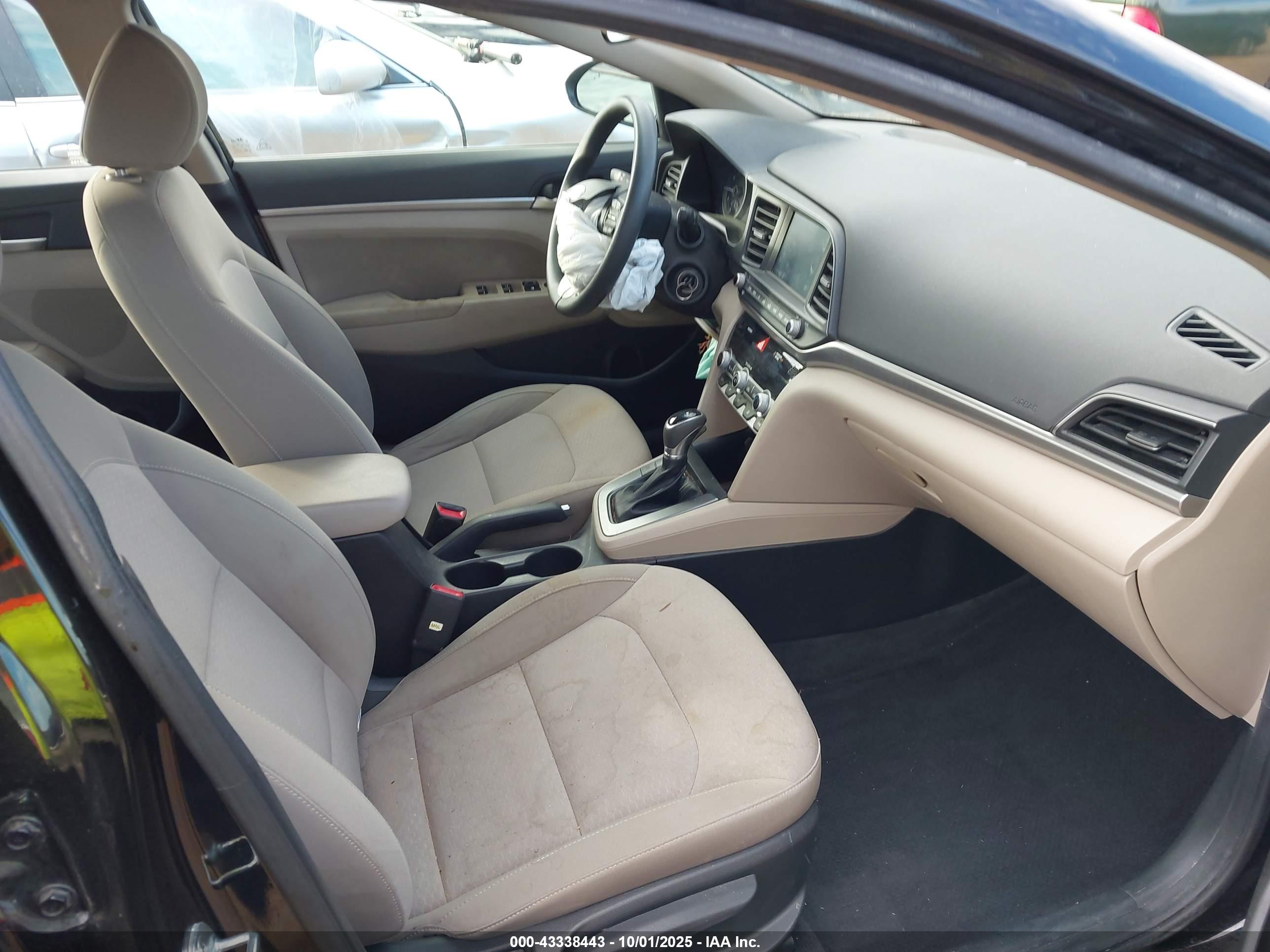HYUNDAI ELANTRA image 5