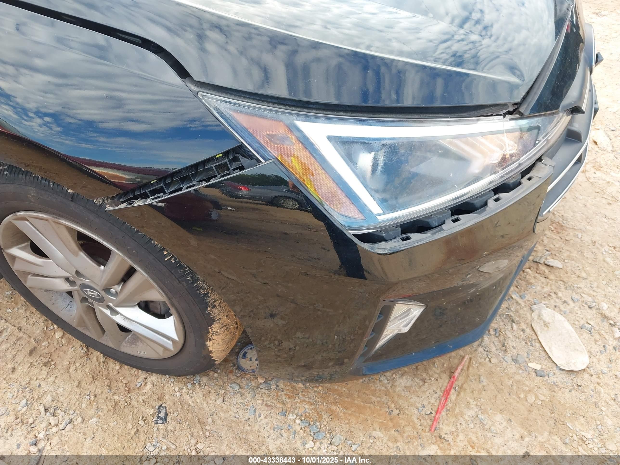 HYUNDAI ELANTRA image 6