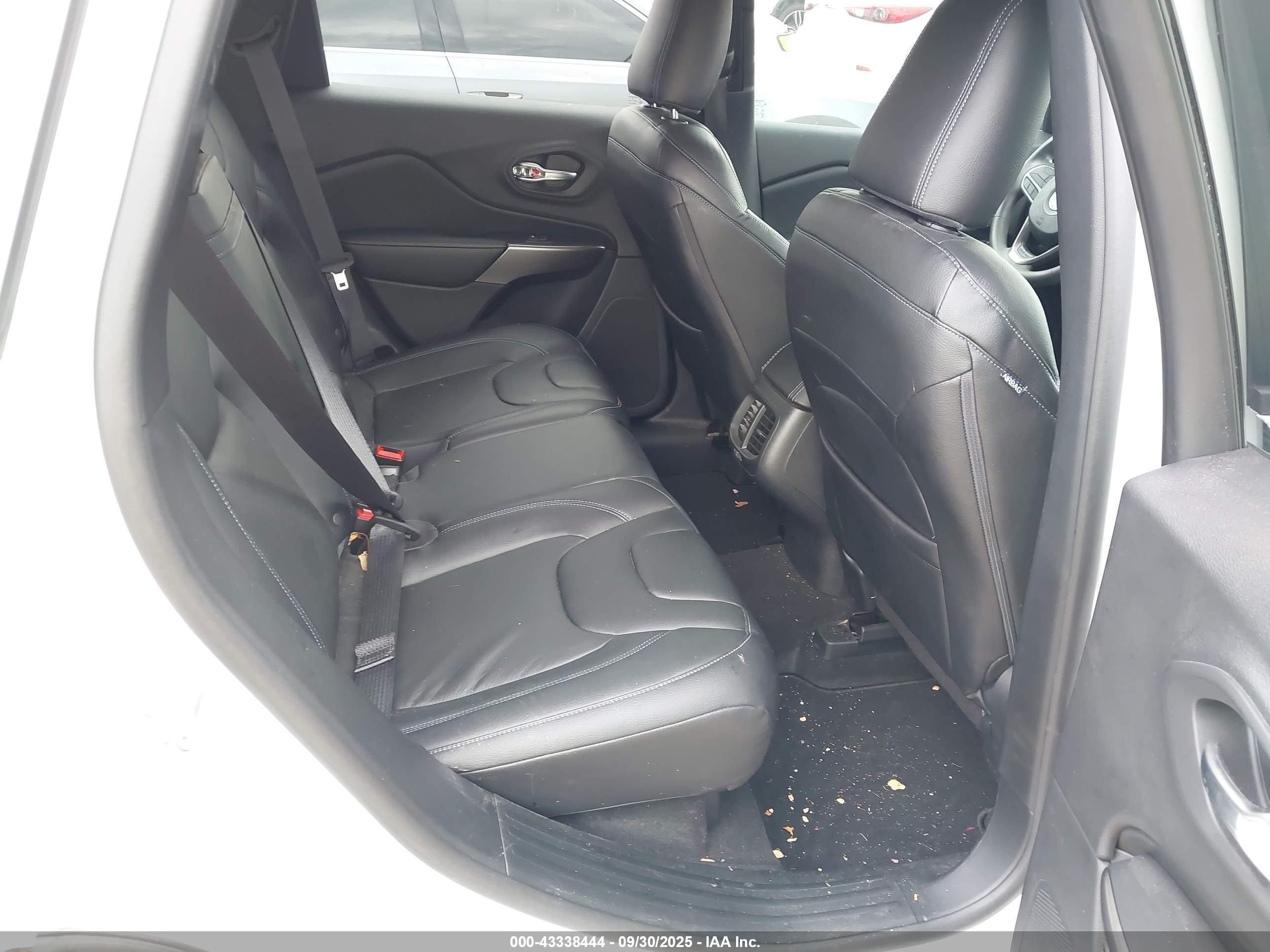JEEP CHEROKEE image 8