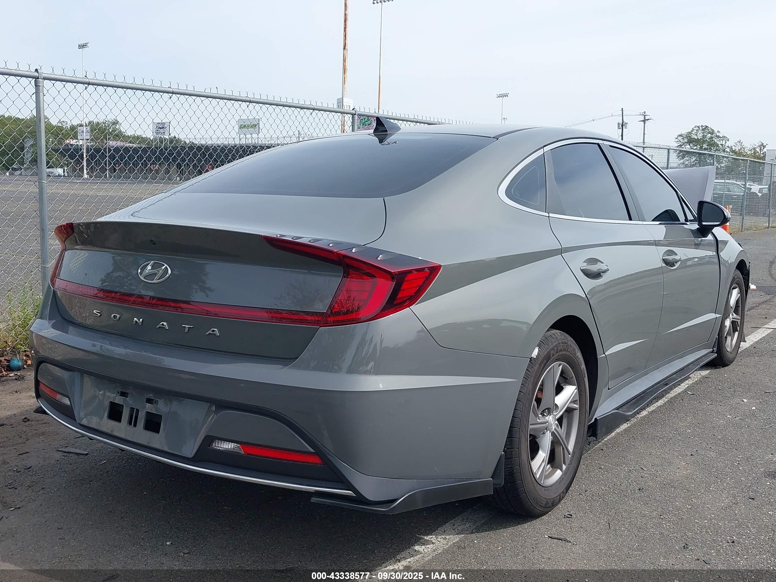 HYUNDAI SONATA image 4