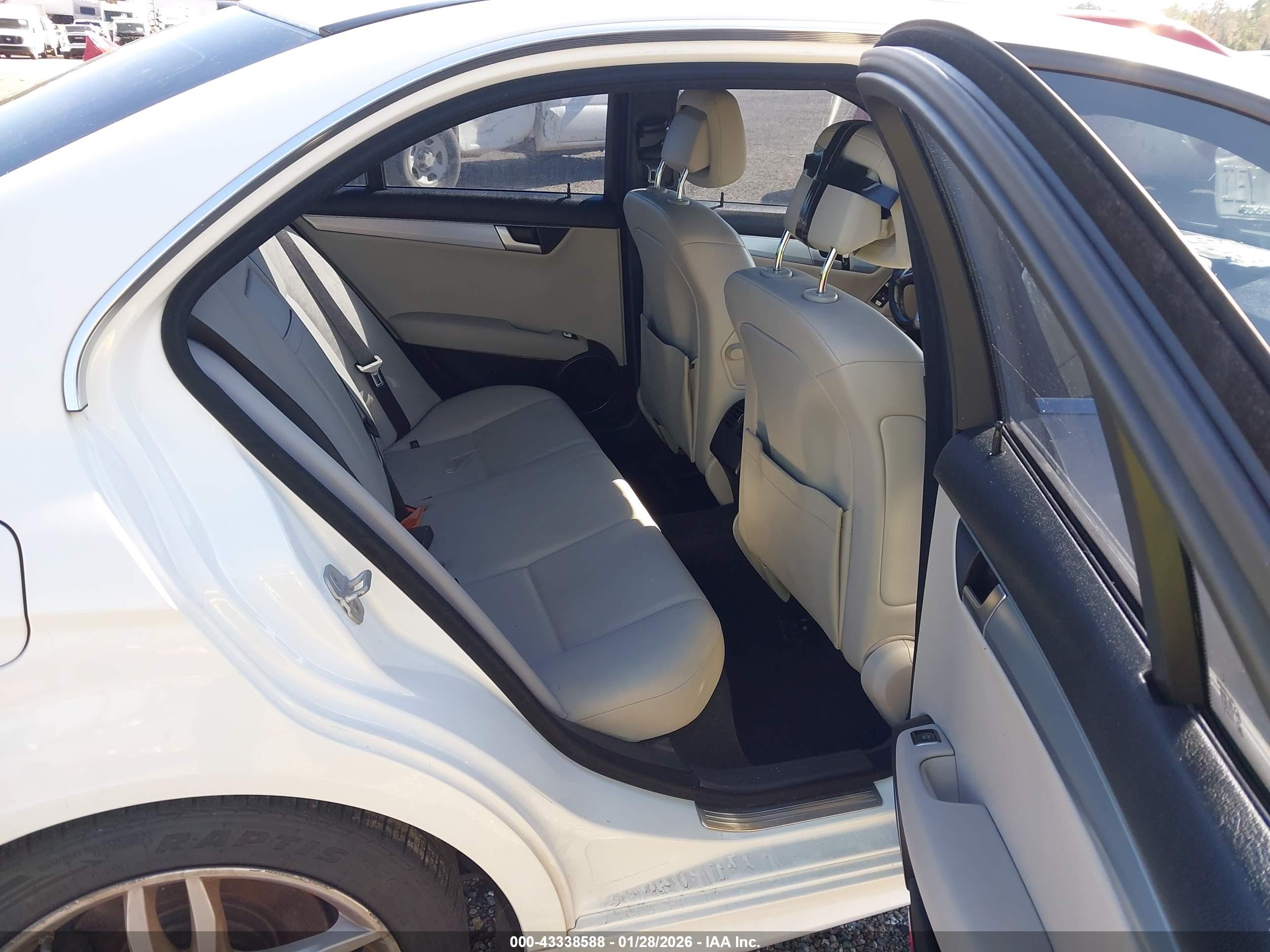 MERCEDES-BENZ C image 8