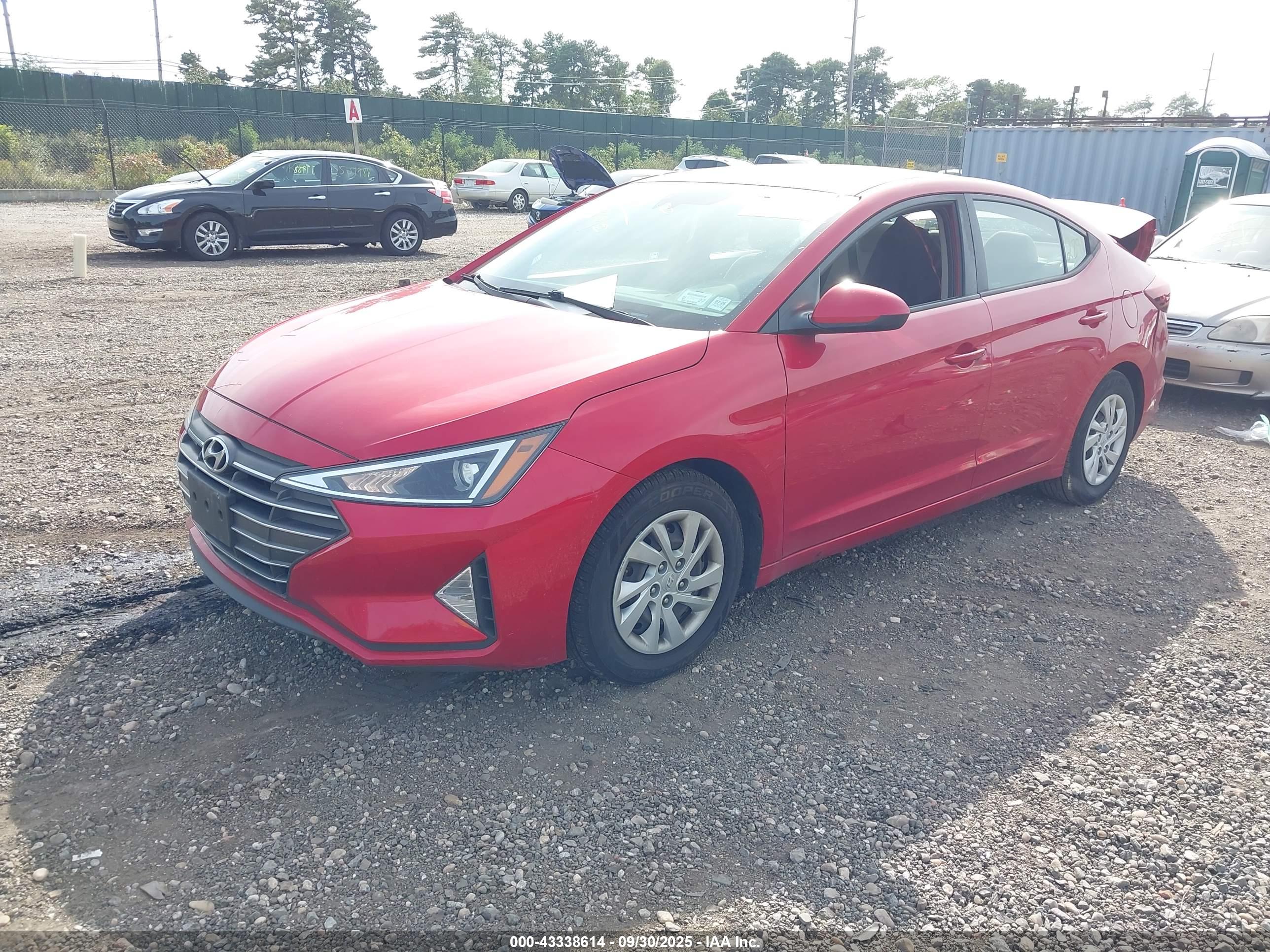 HYUNDAI ELANTRA image 2