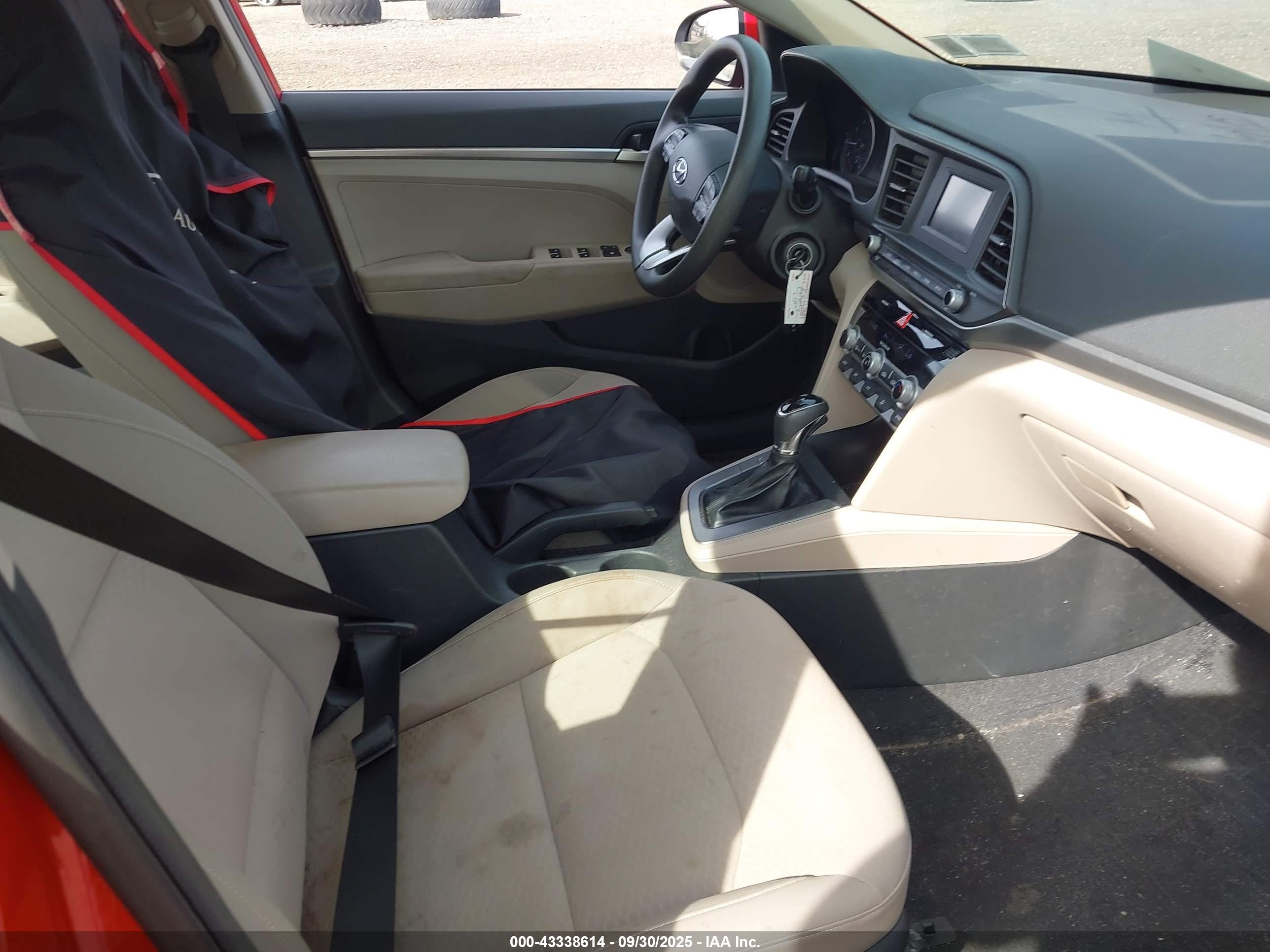 HYUNDAI ELANTRA image 5