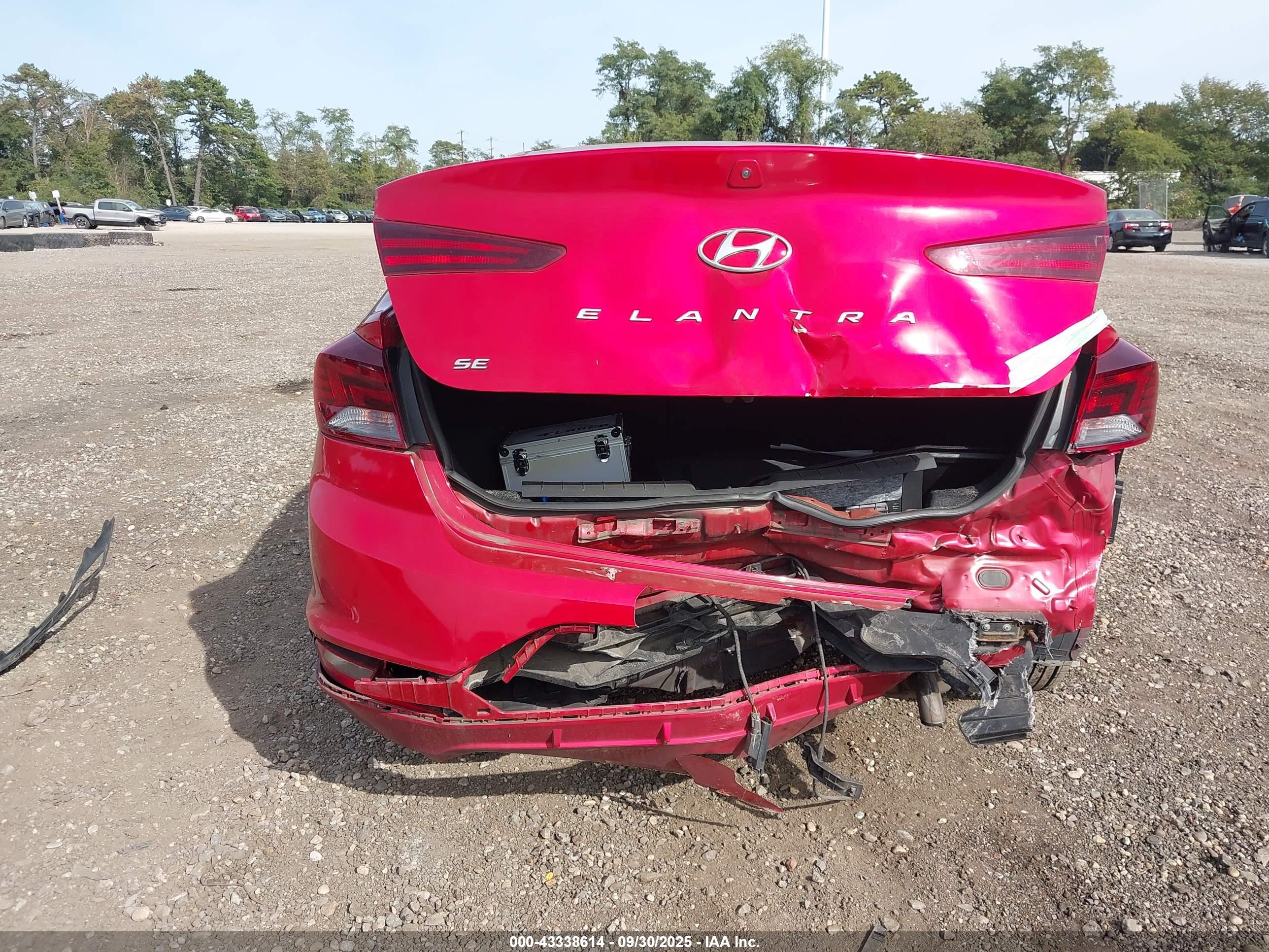 HYUNDAI ELANTRA image 6