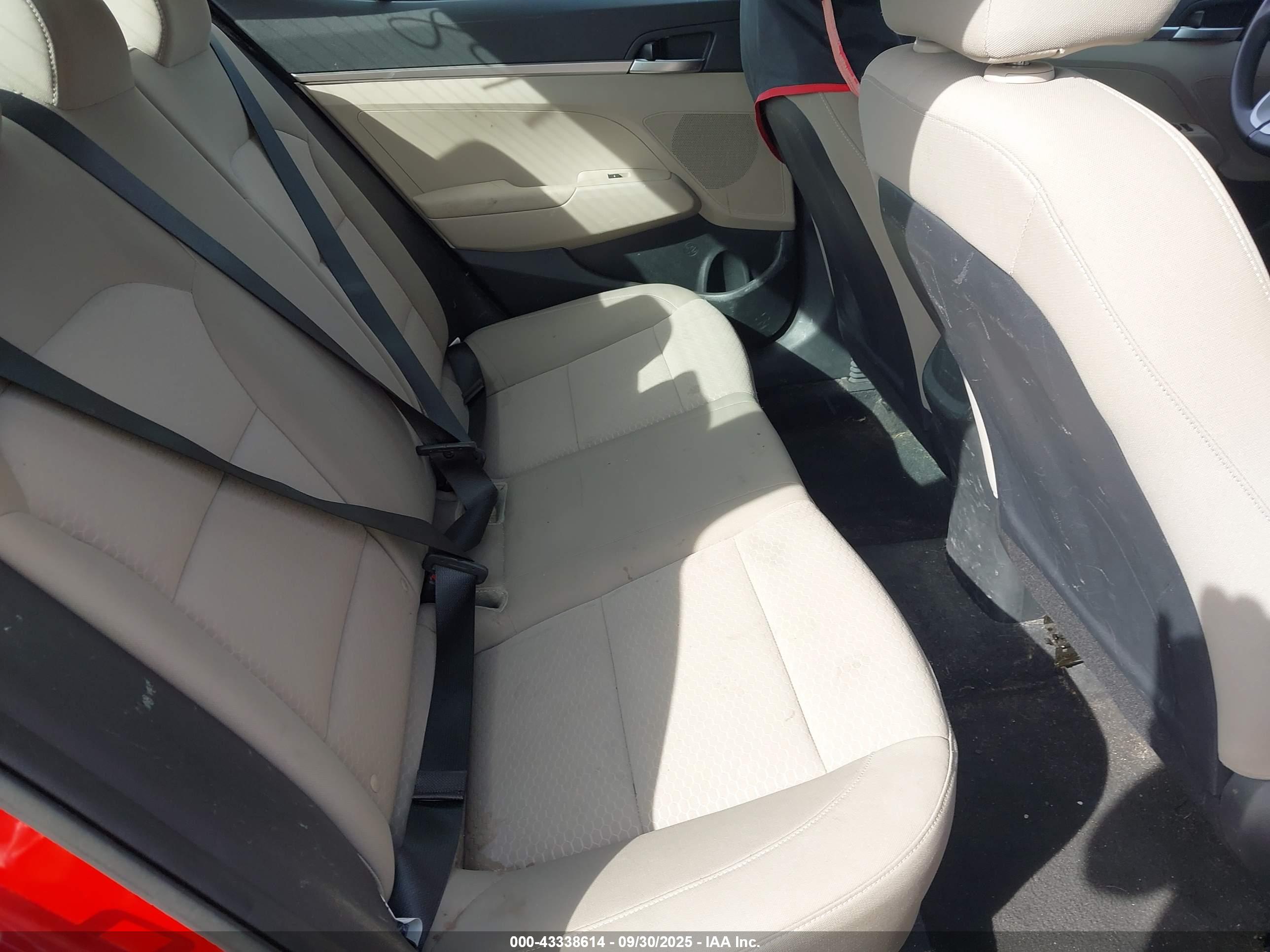 HYUNDAI ELANTRA image 8