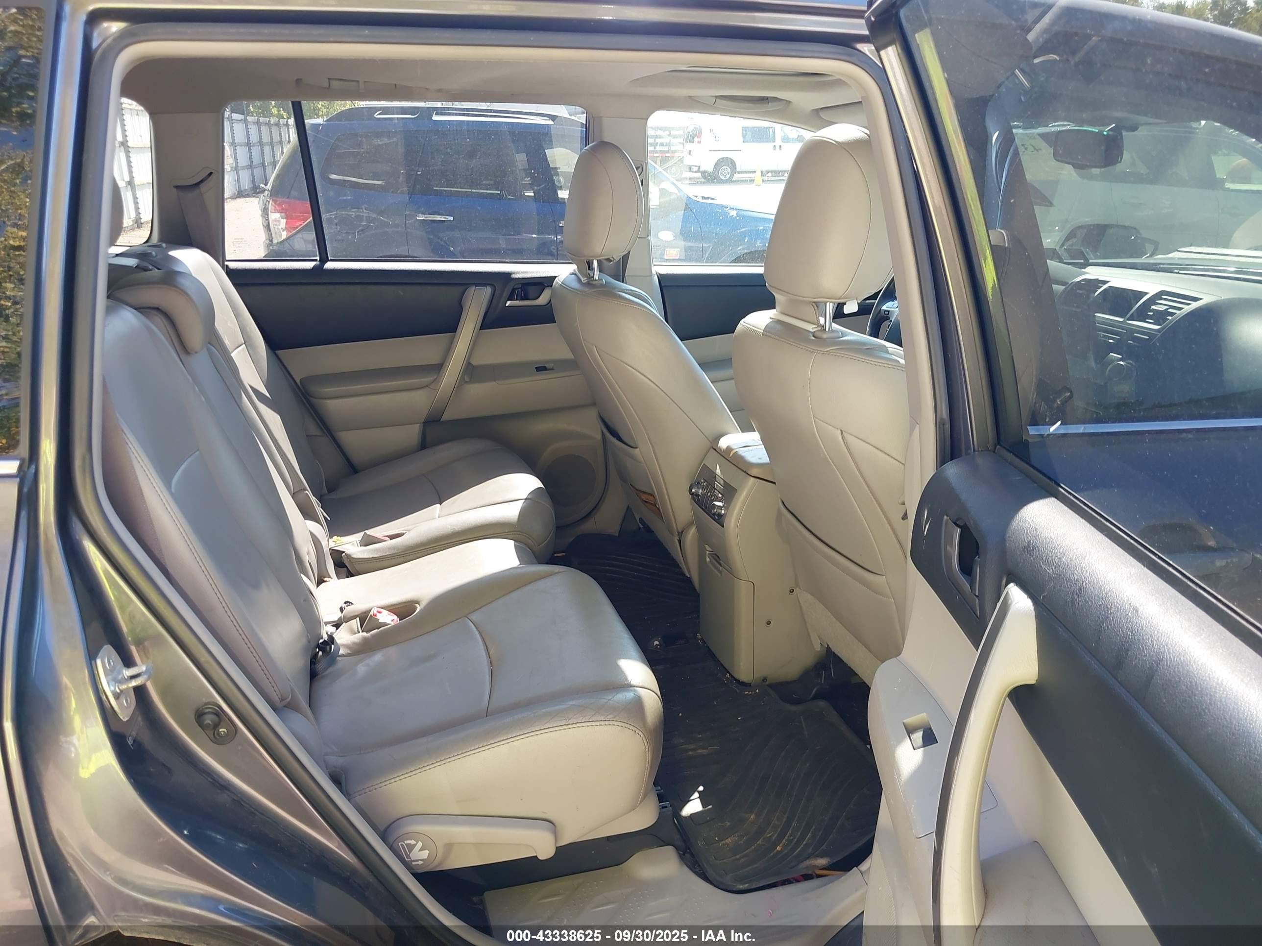 TOYOTA HIGHLANDER image 8