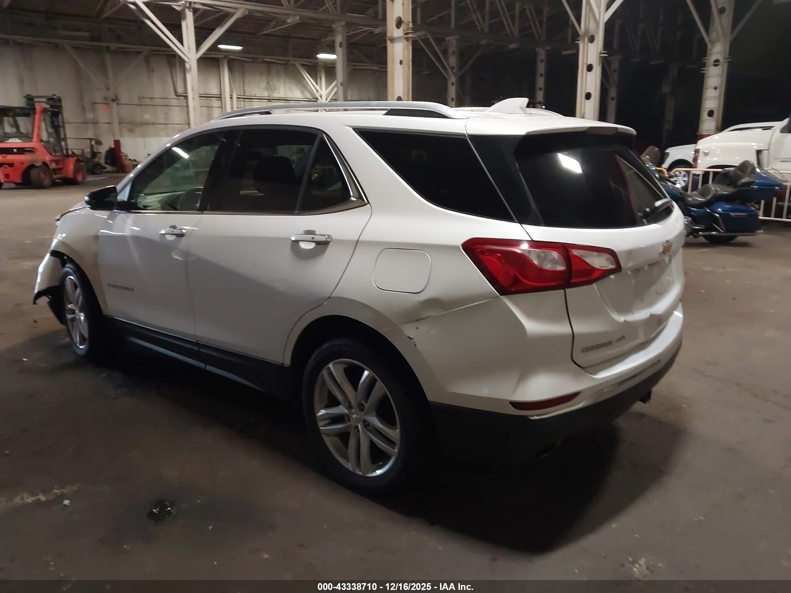 CHEVROLET EQUINOX image 3