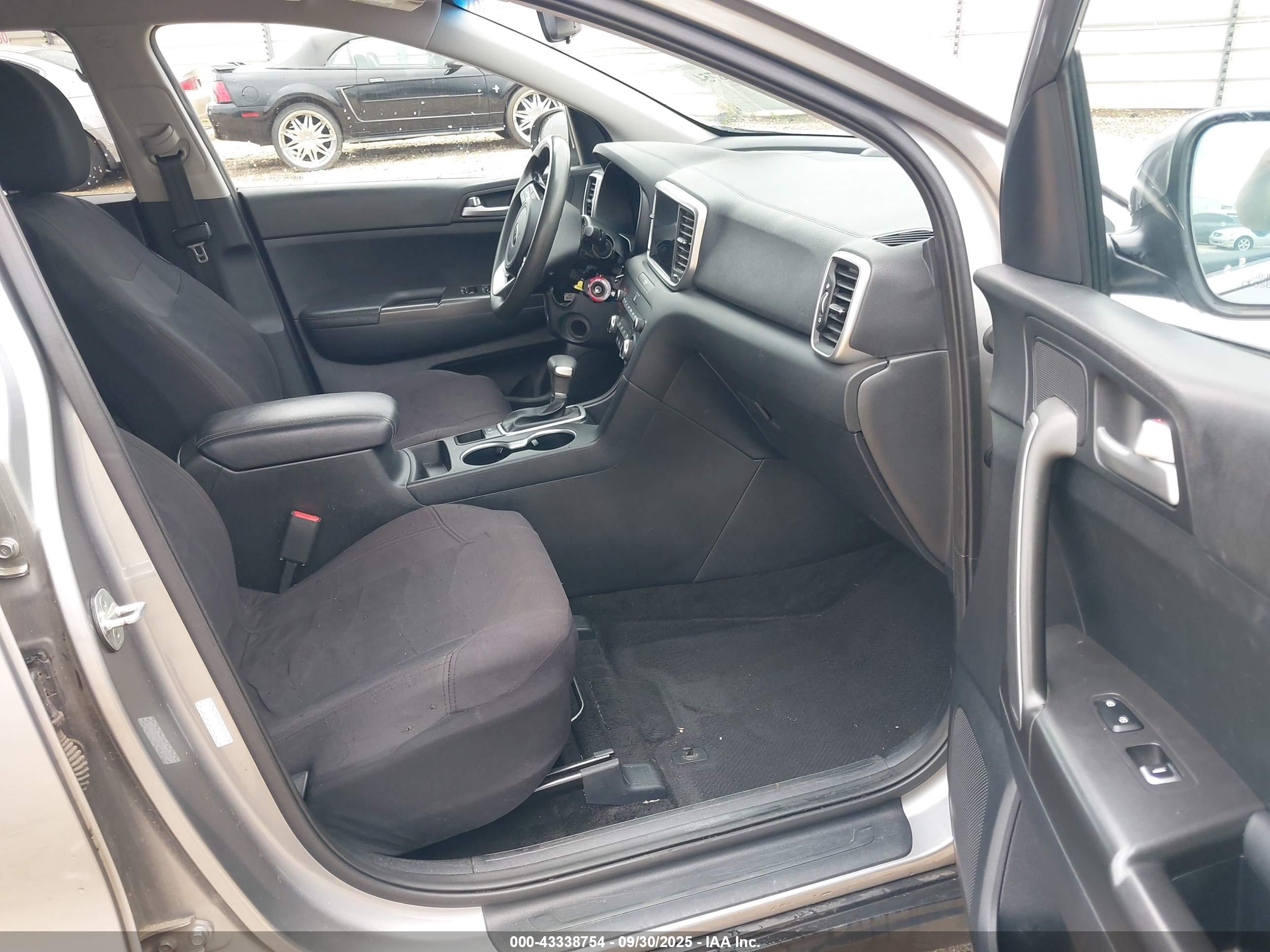 KIA SPORTAGE image 5
