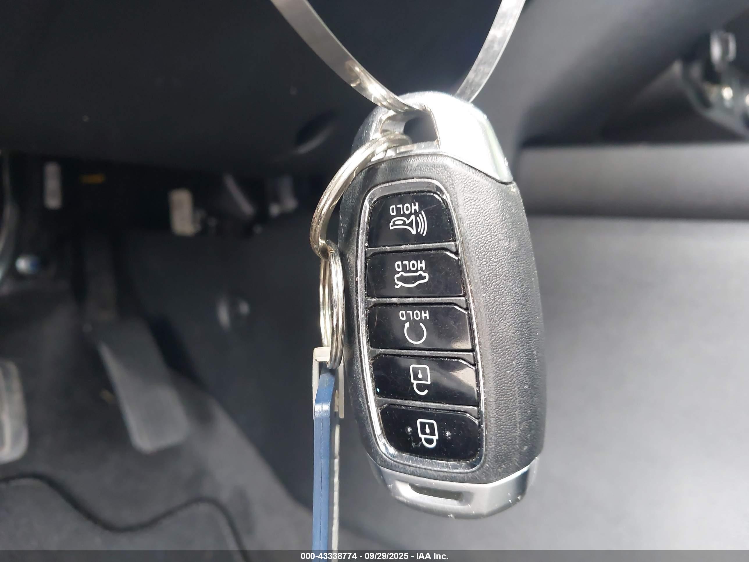 HYUNDAI ELANTRA image 11