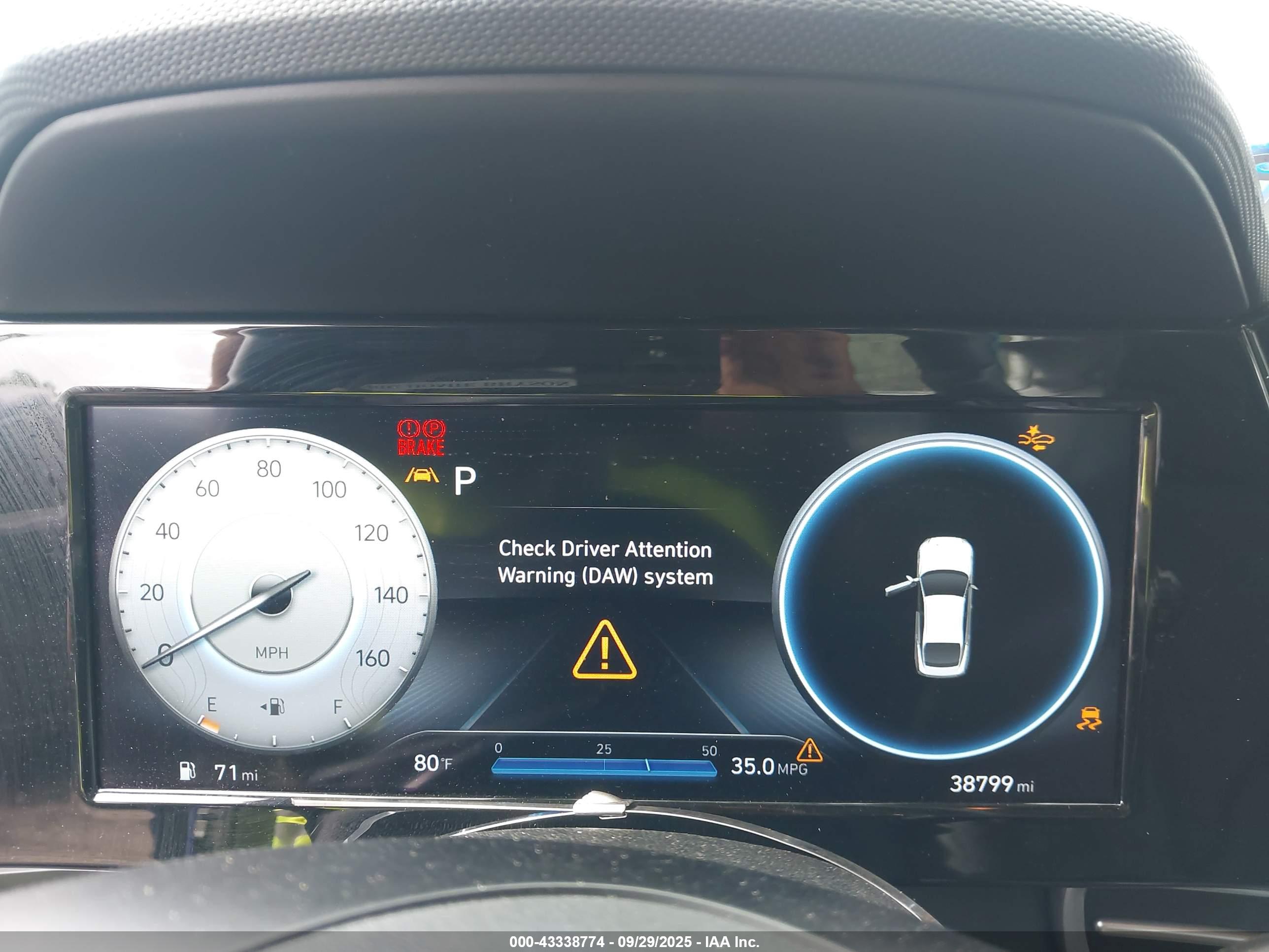 HYUNDAI ELANTRA image 7