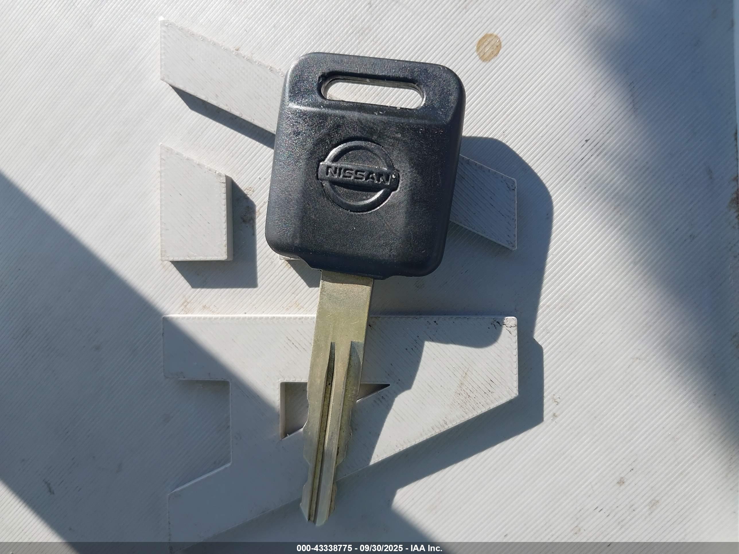 NISSAN VERSA image 11