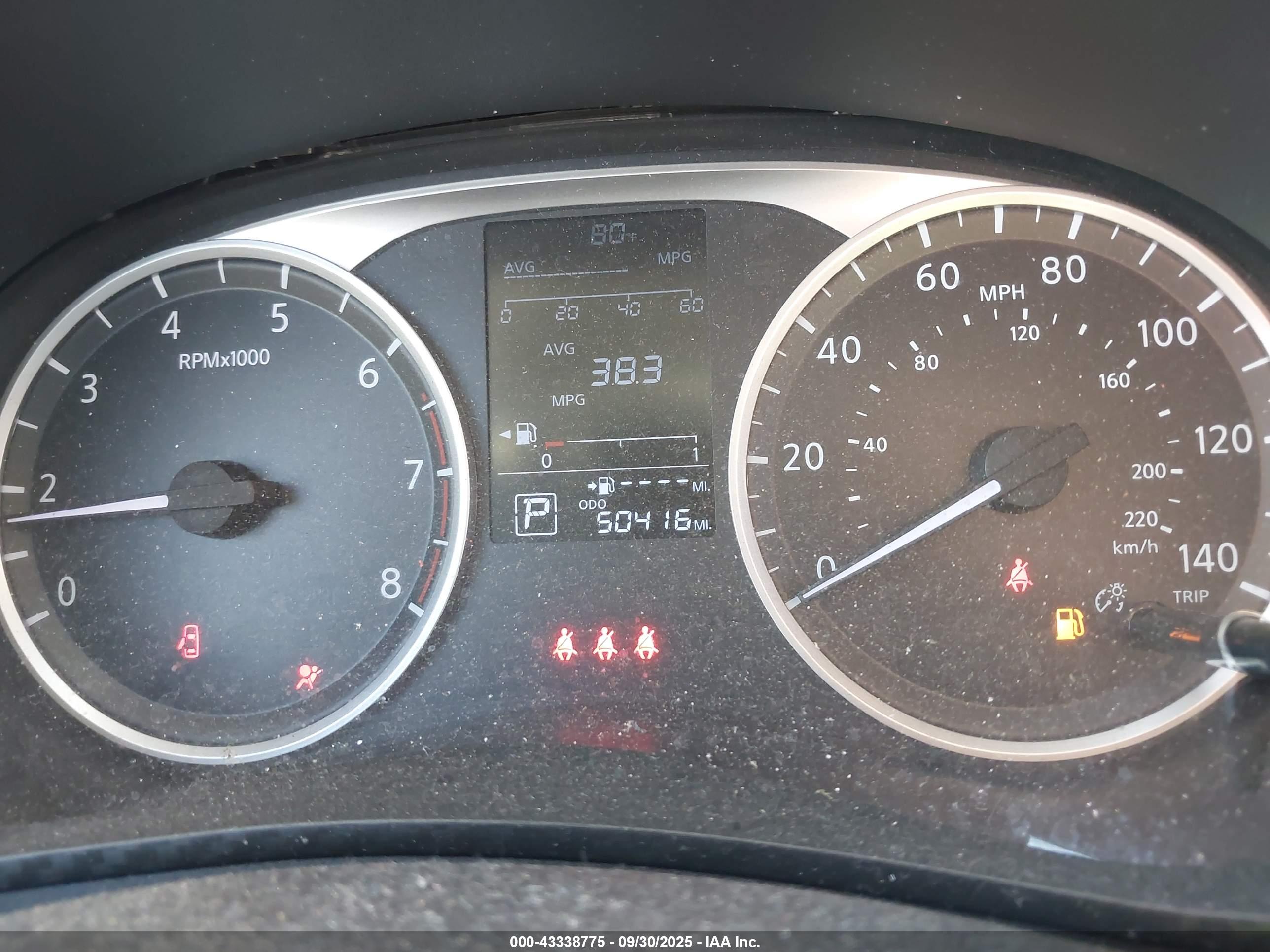 NISSAN VERSA image 7