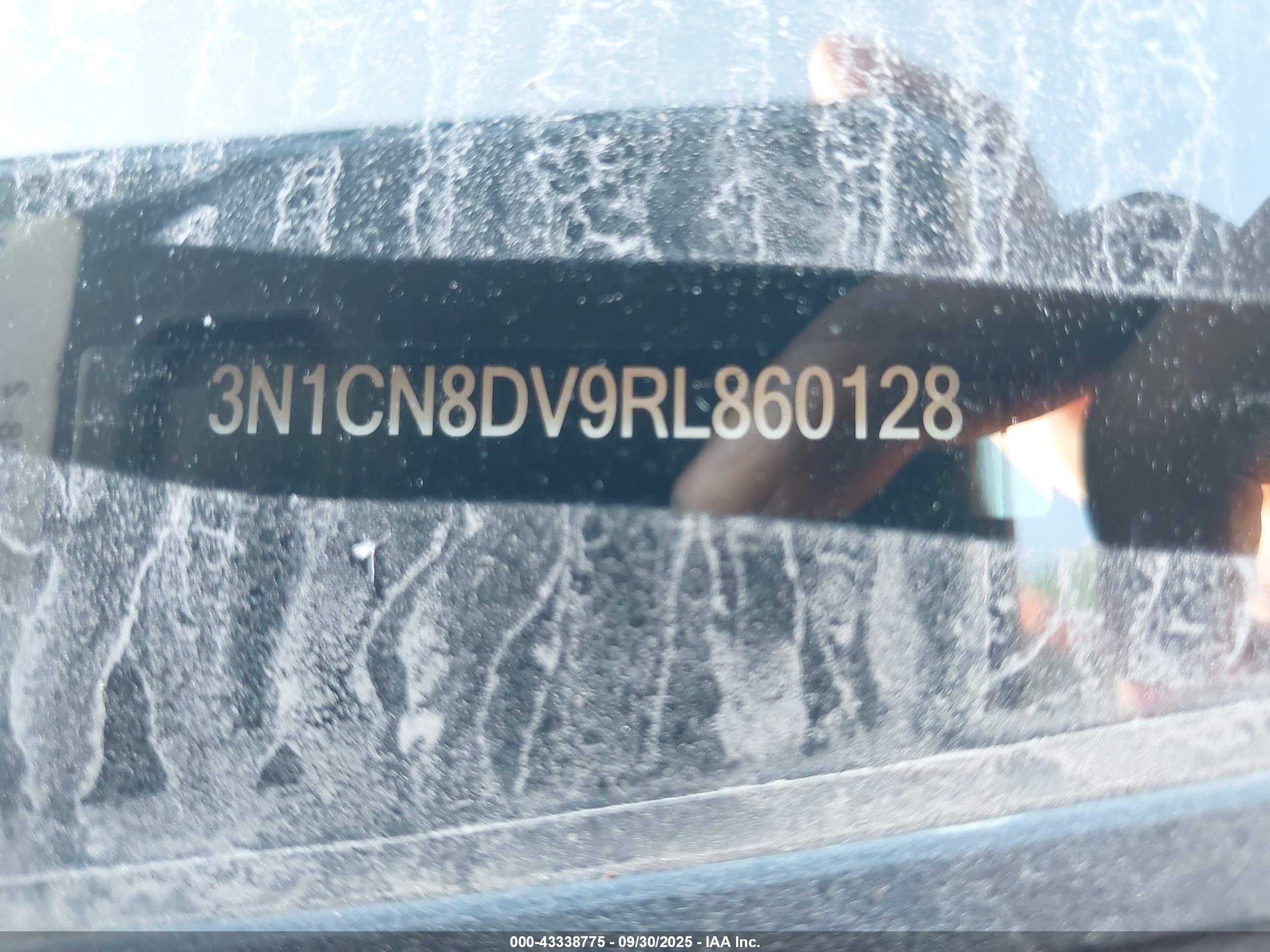 NISSAN VERSA image 9