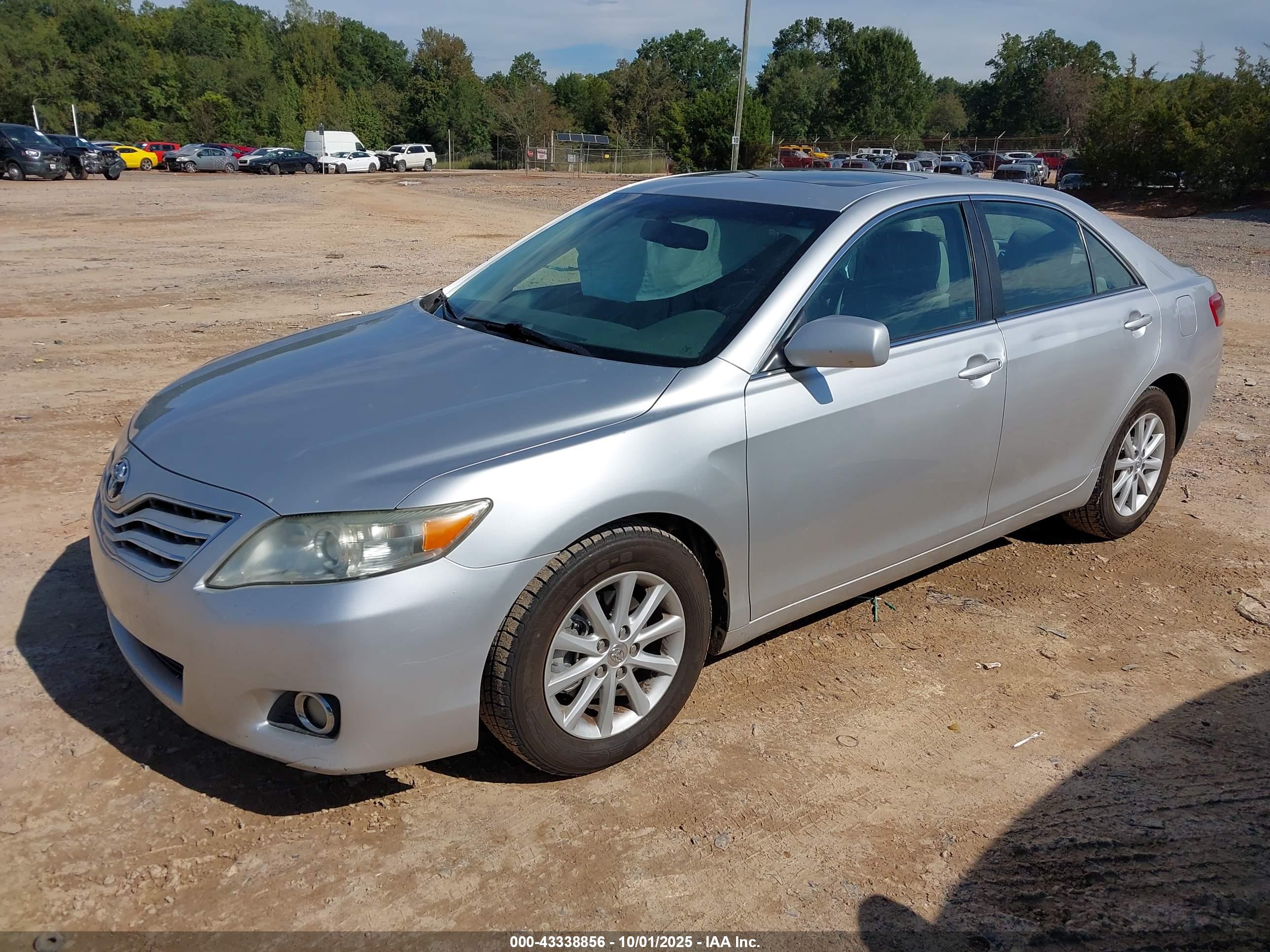 TOYOTA CAMRY image 2