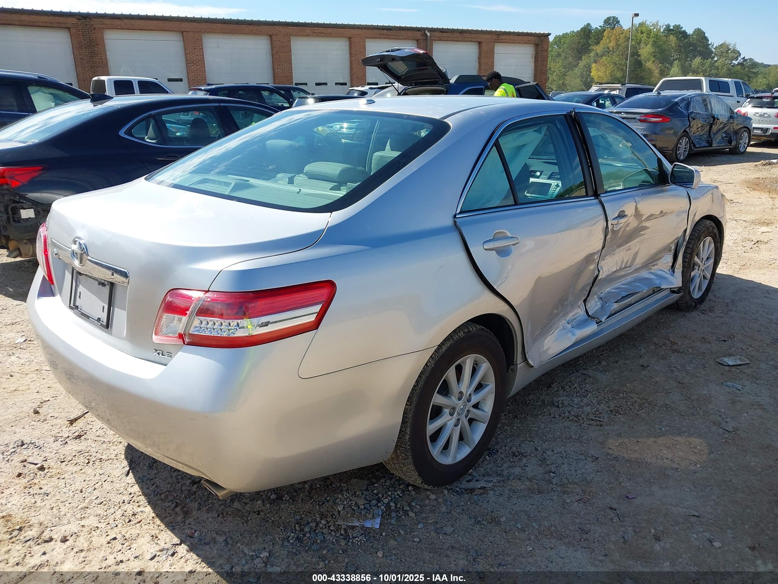TOYOTA CAMRY image 4