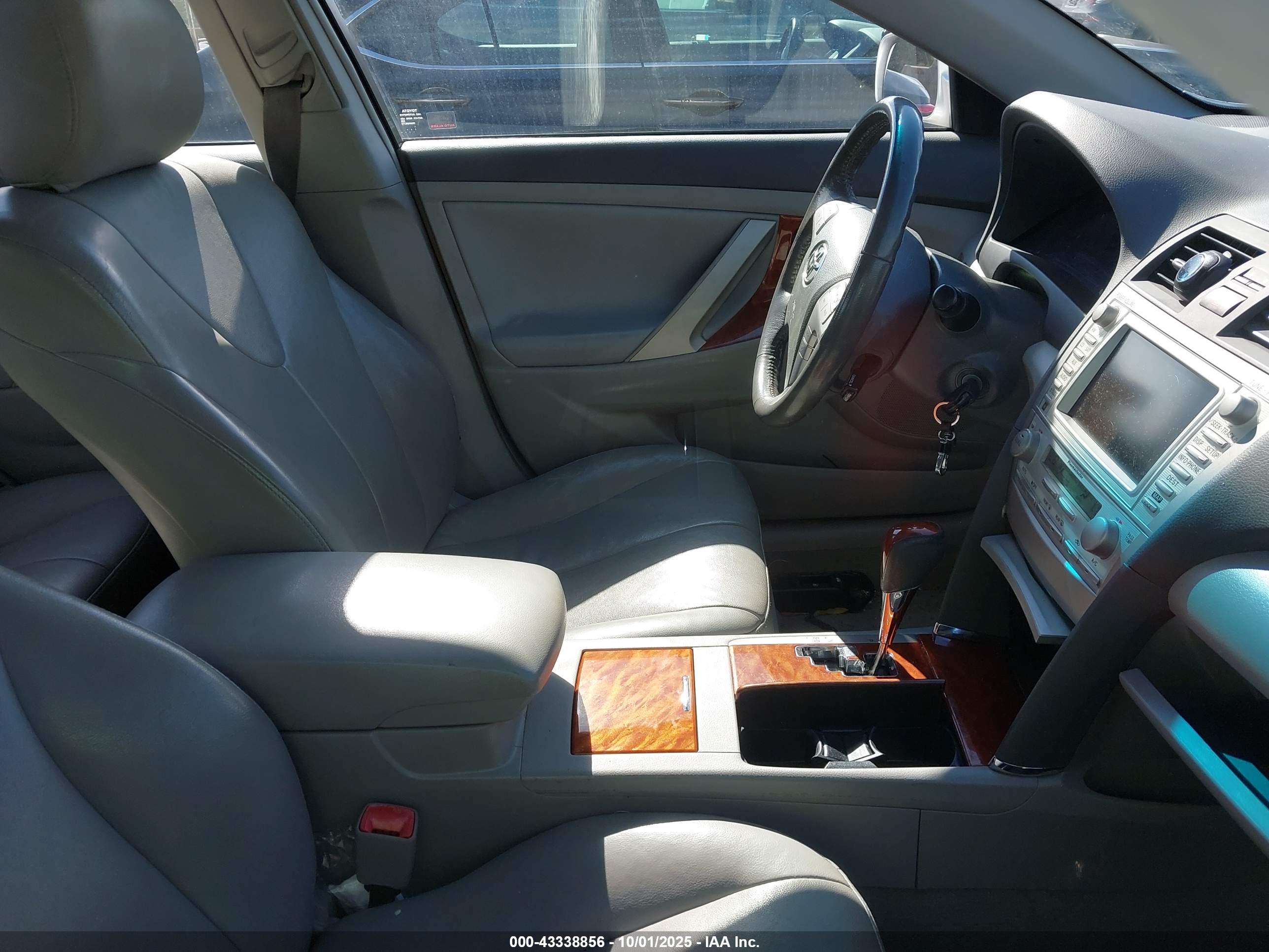 TOYOTA CAMRY image 5