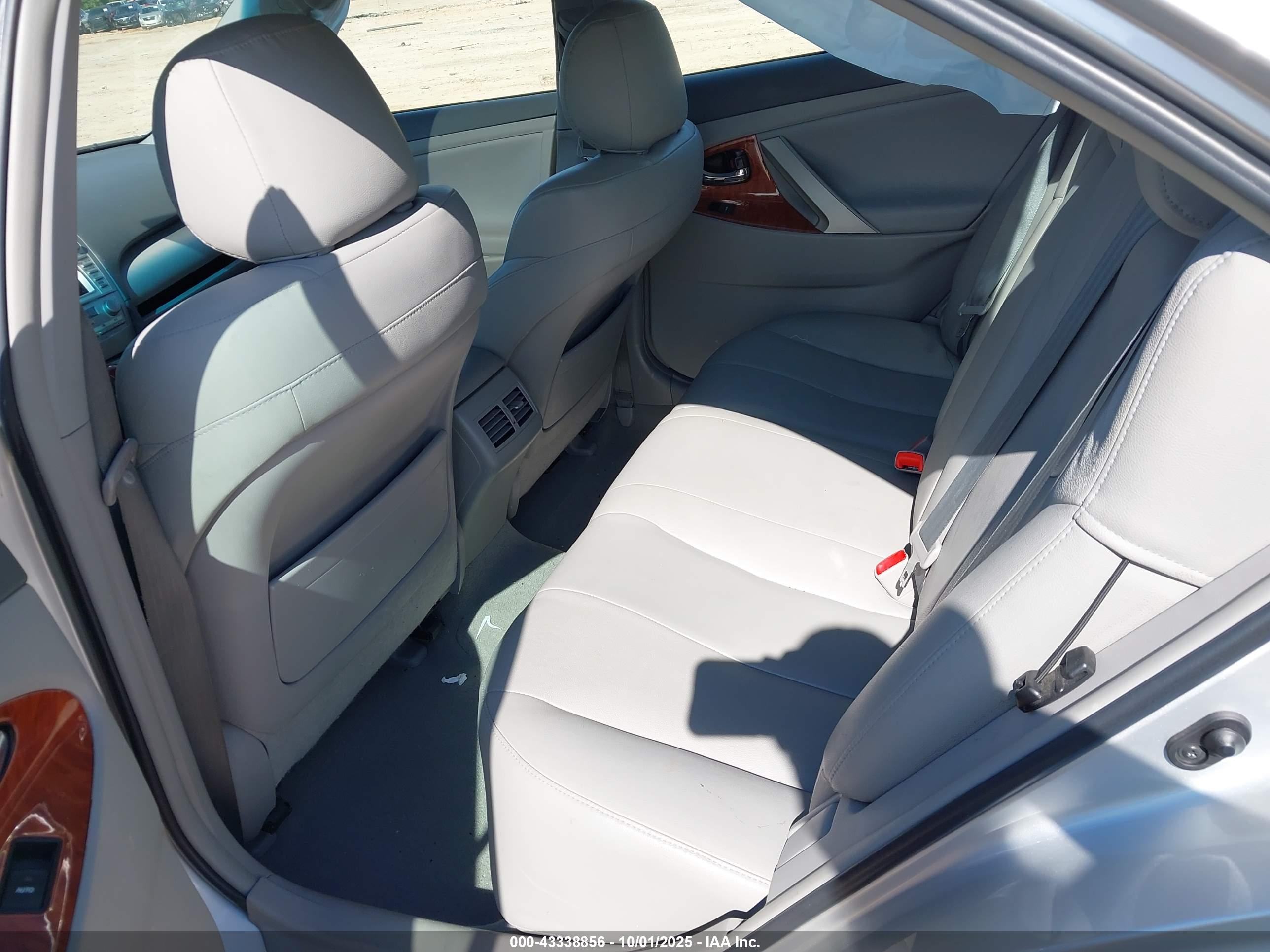 TOYOTA CAMRY image 8