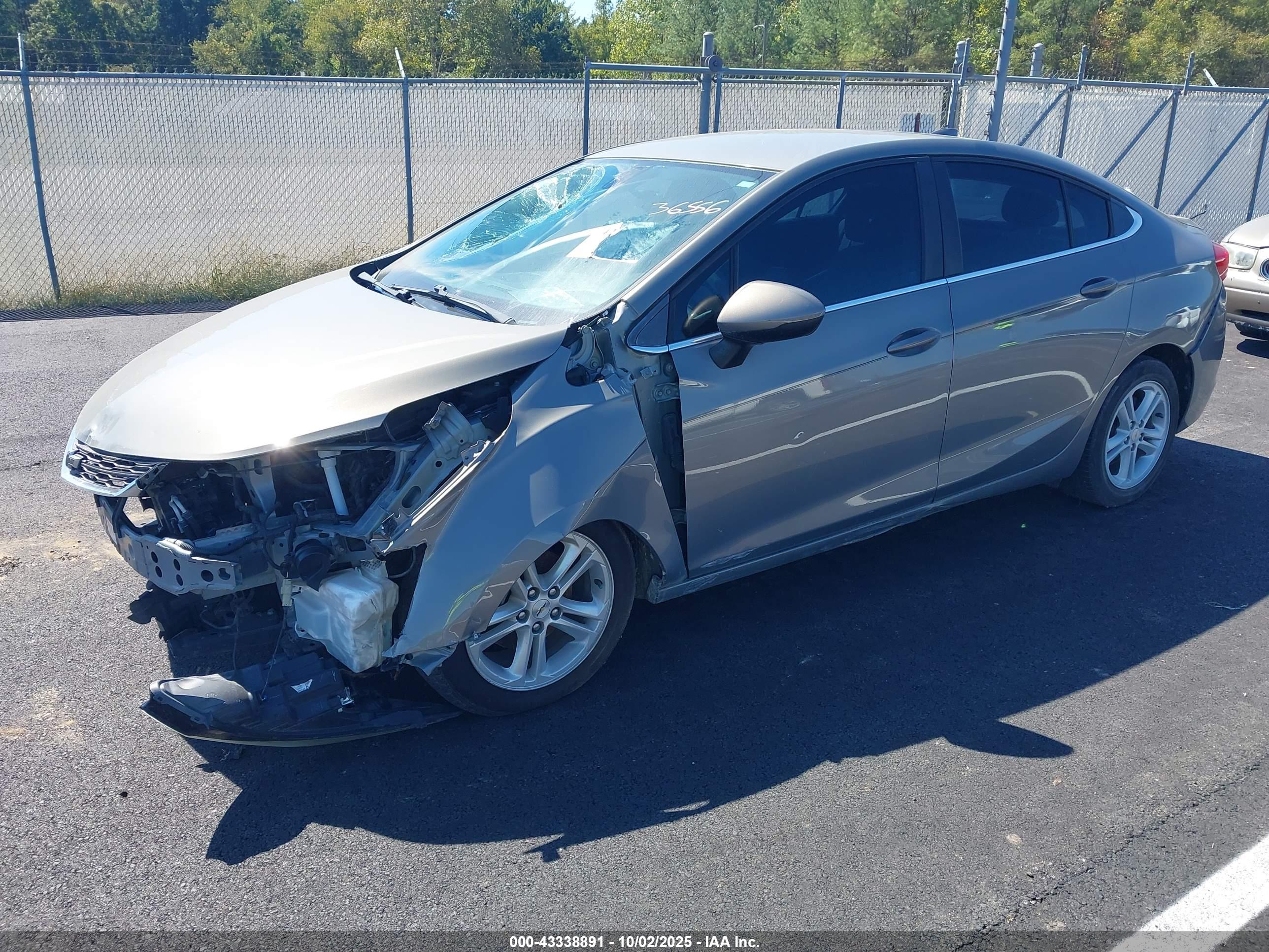 CHEVROLET CRUZE image 2