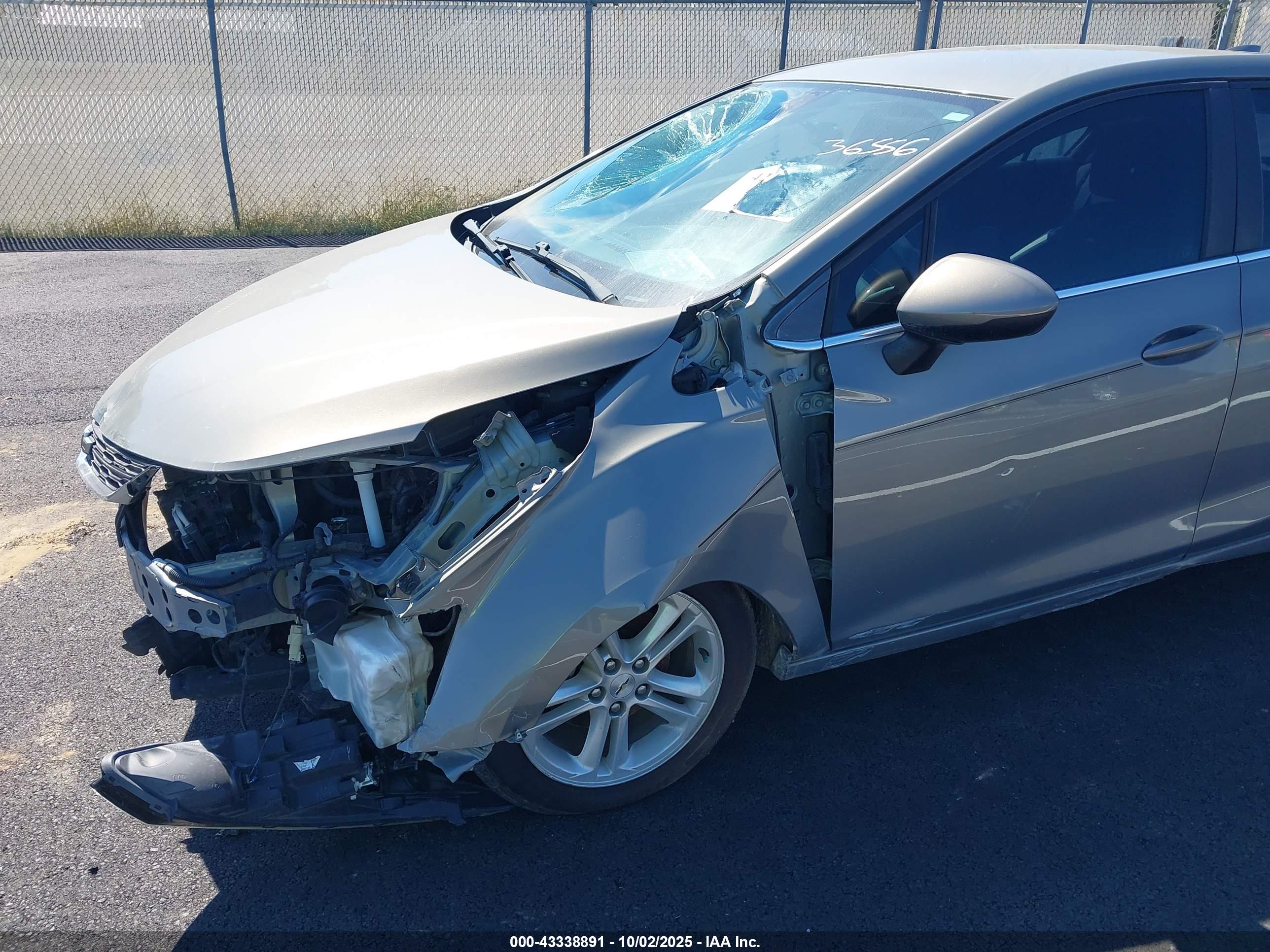 CHEVROLET CRUZE image 6