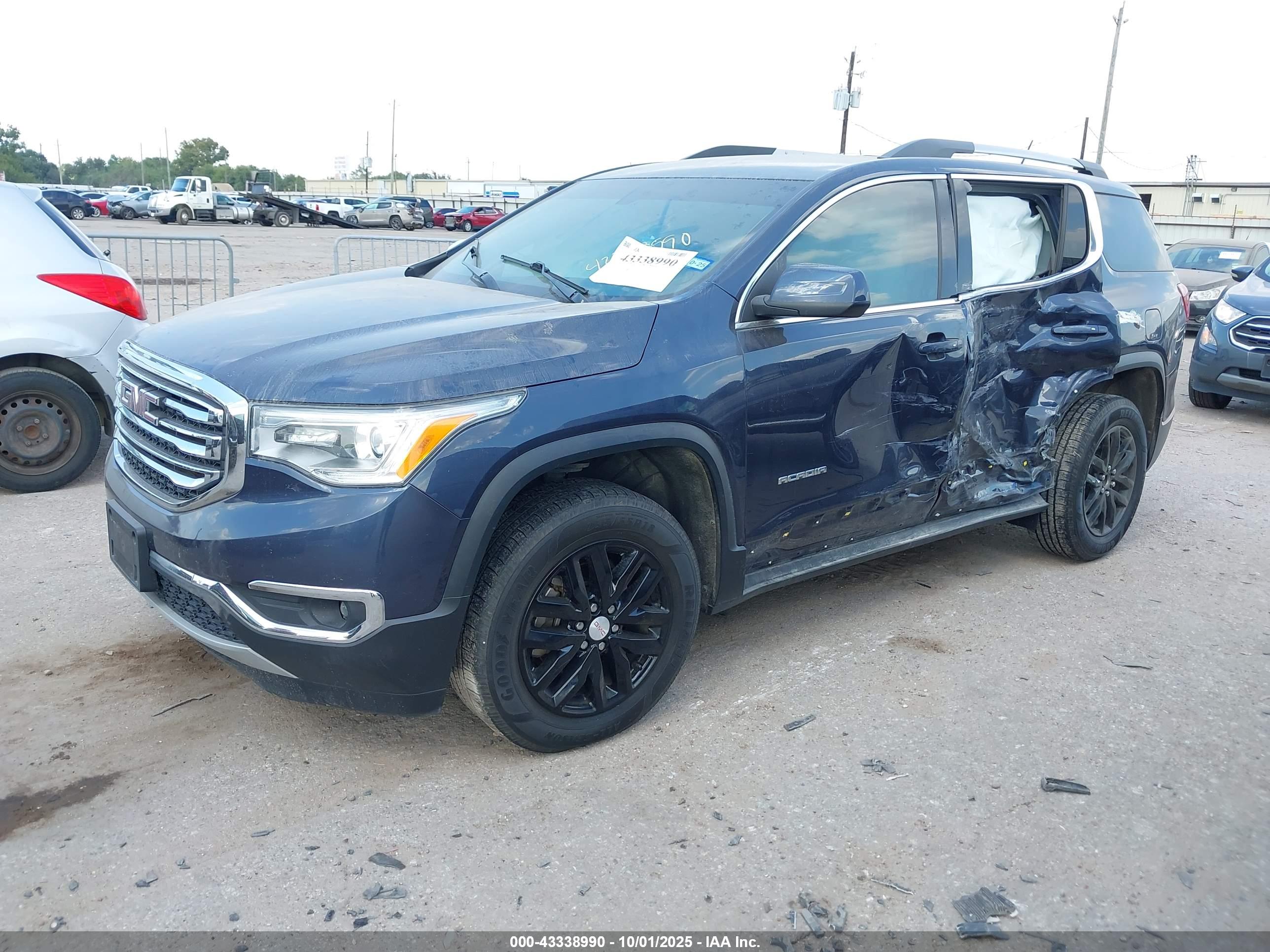 GMC ACADIA image 2
