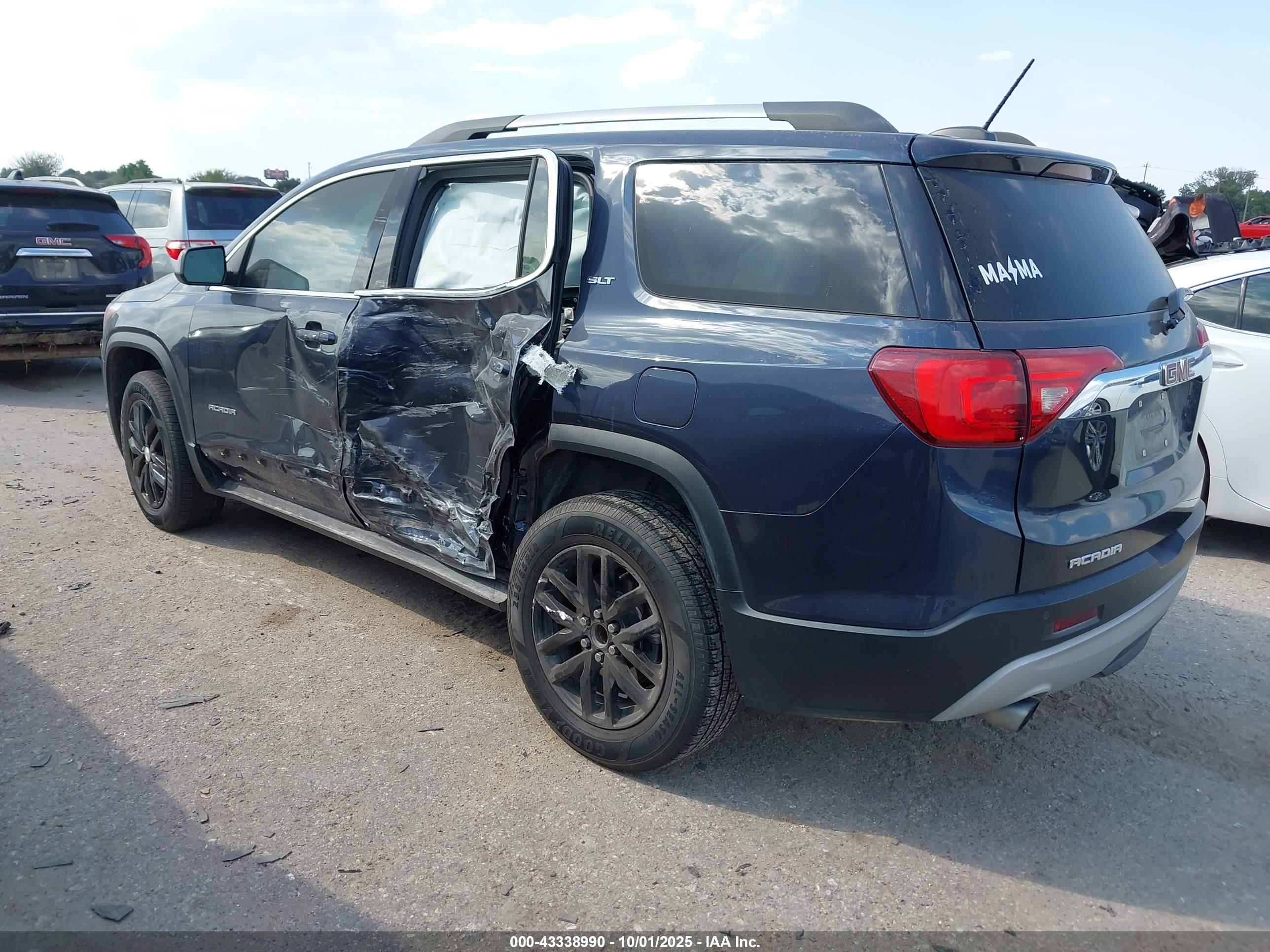 GMC ACADIA image 3