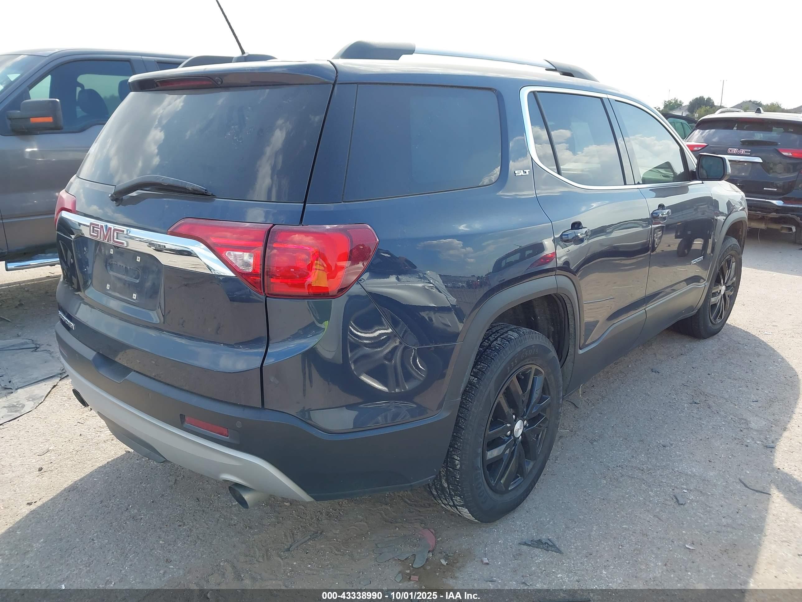 GMC ACADIA image 4
