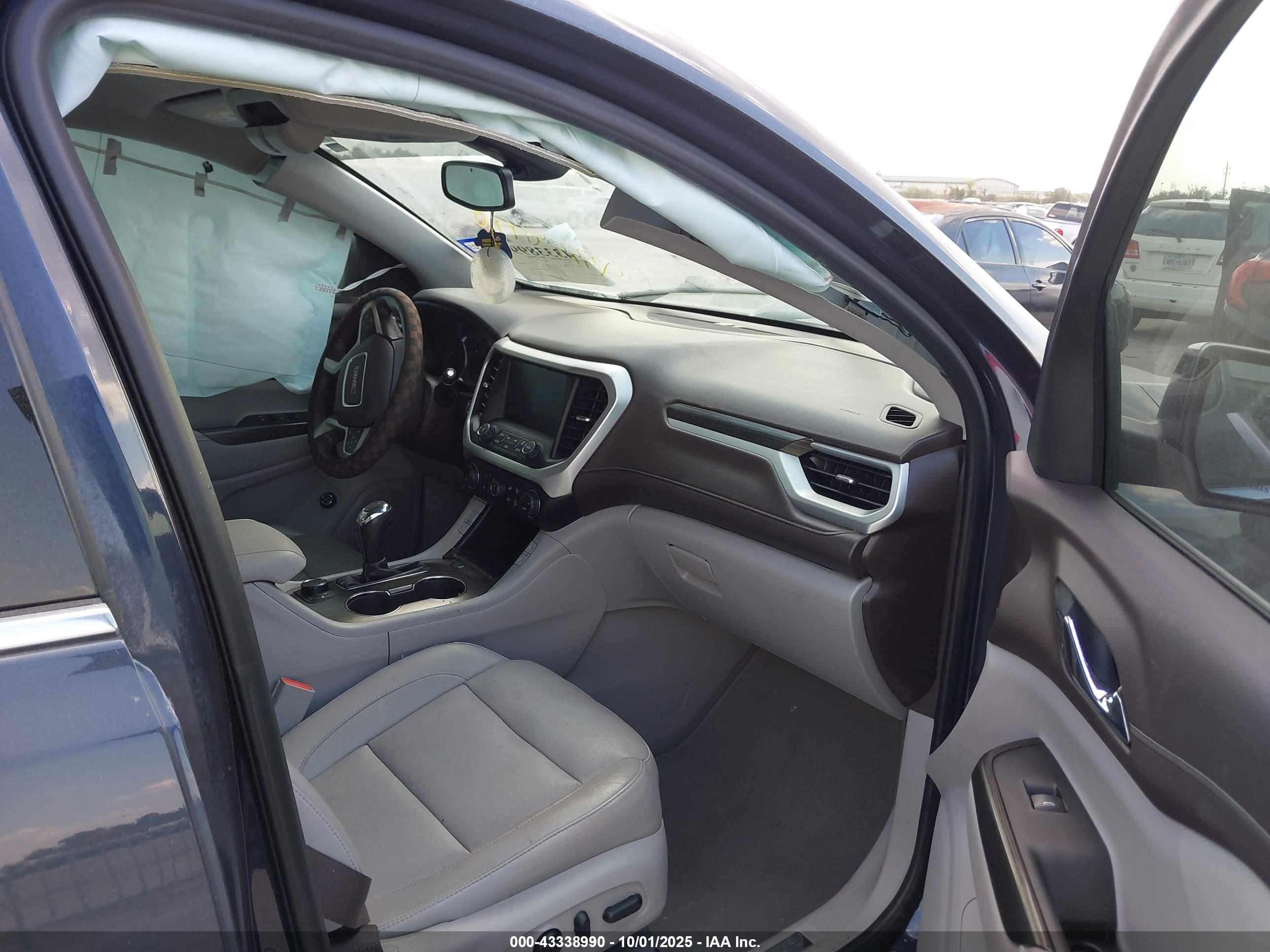 GMC ACADIA image 5