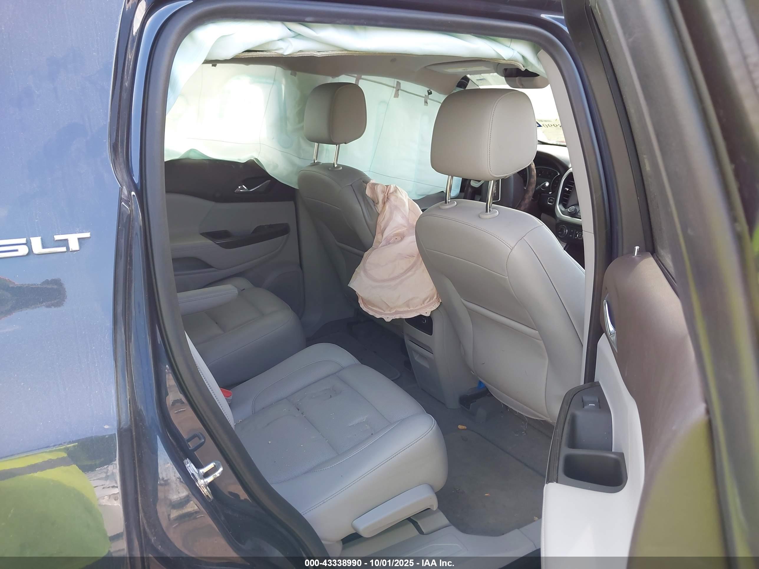 GMC ACADIA image 8