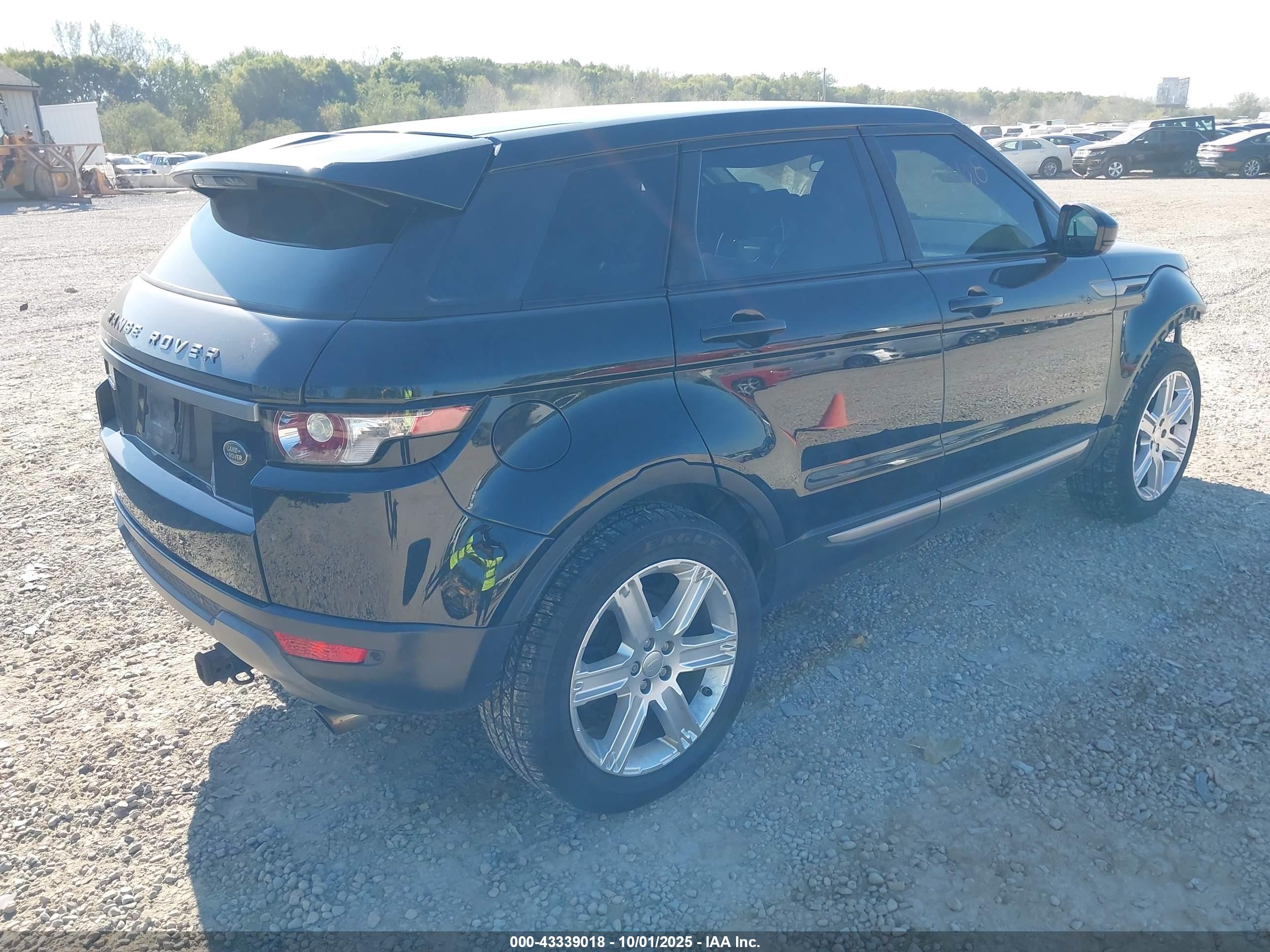 LAND ROVER image 4