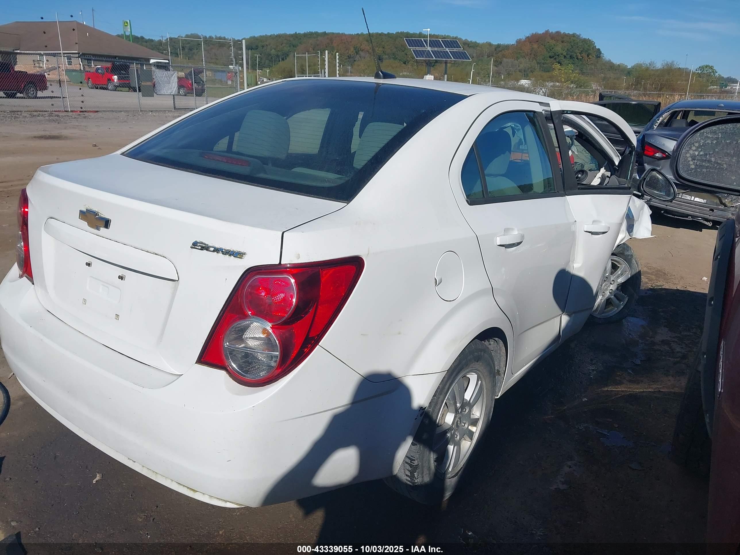 CHEVROLET SONIC image 4