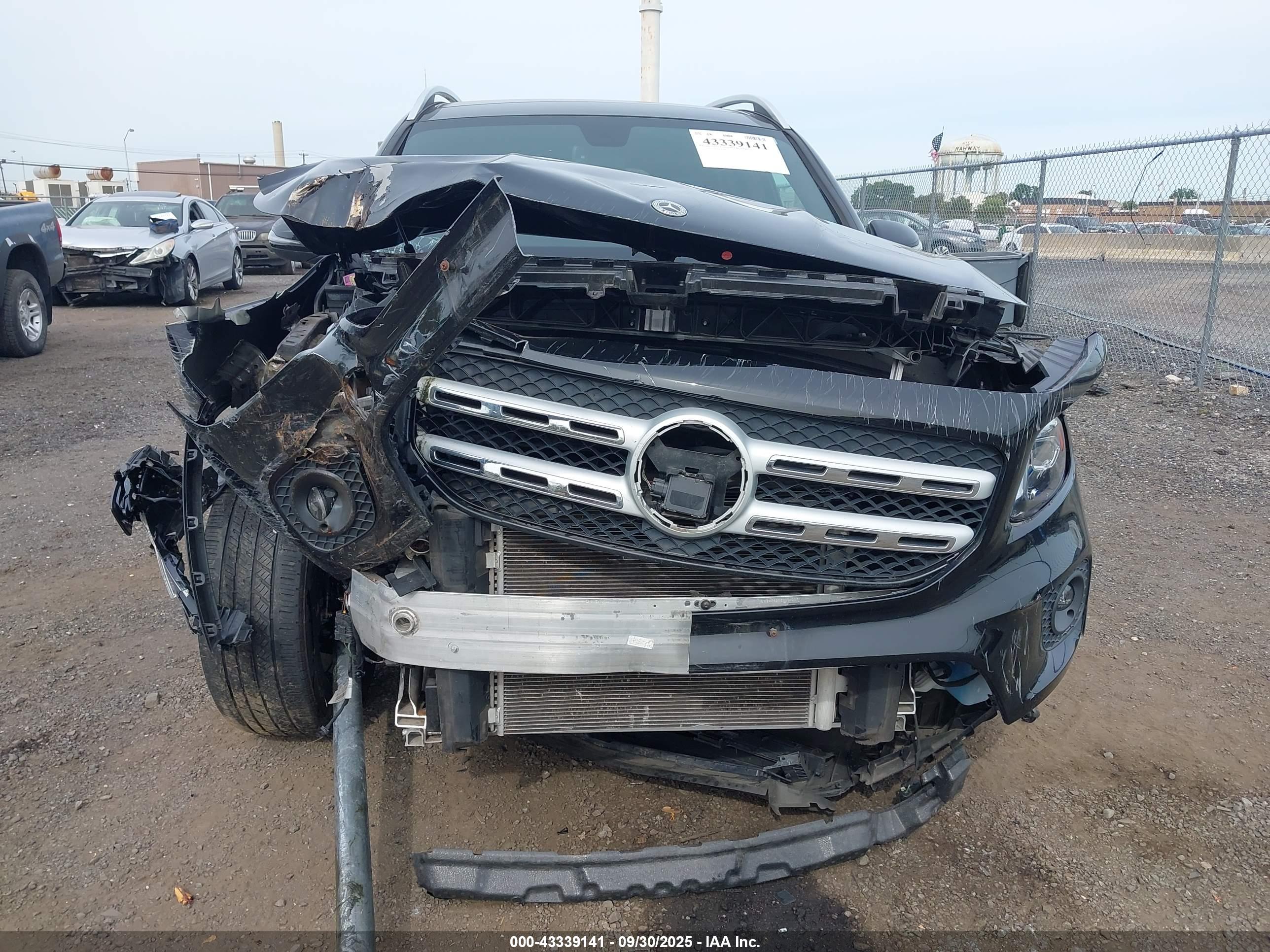 MERCEDES-BENZ GLB image 6