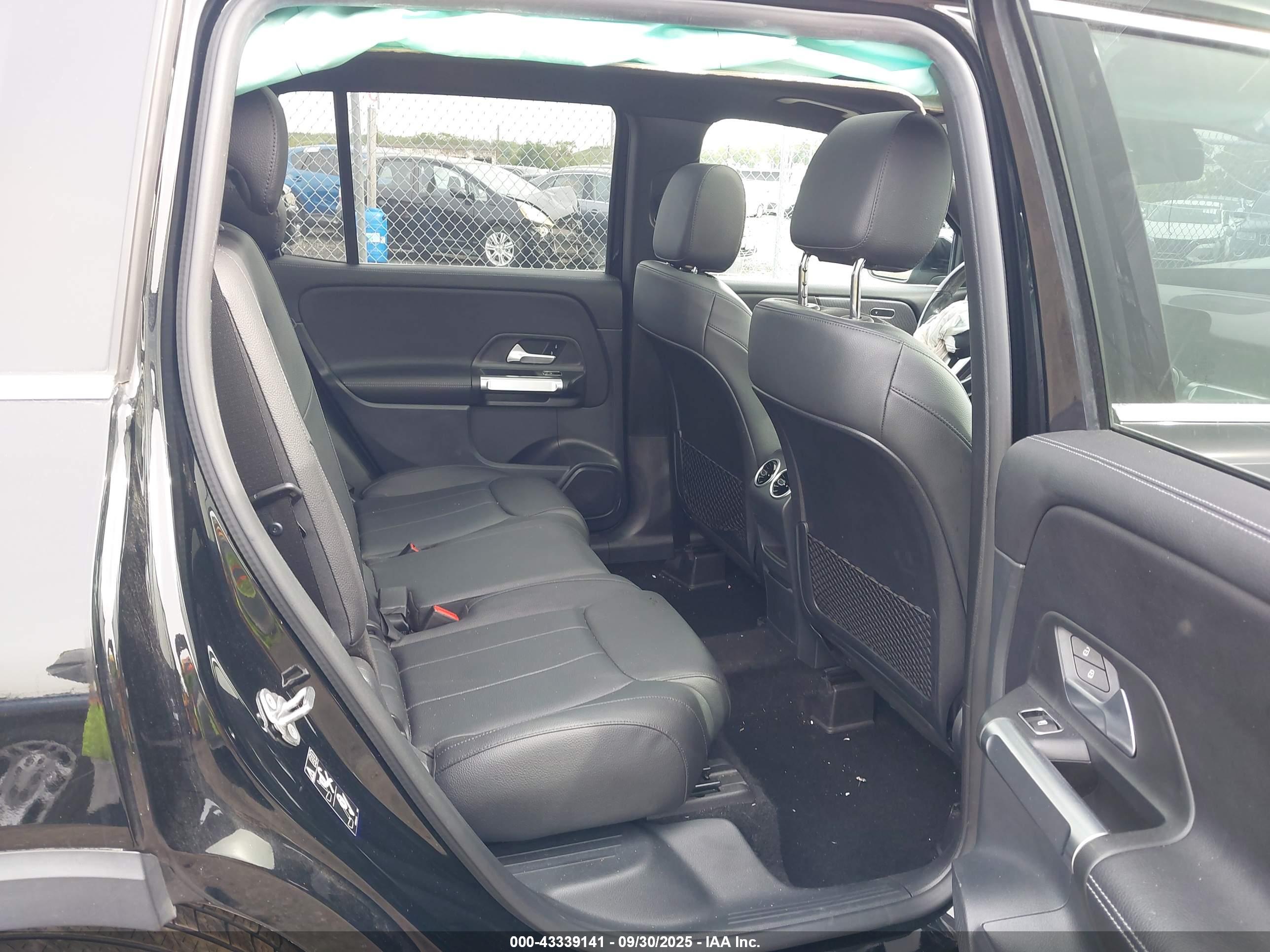 MERCEDES-BENZ GLB image 8