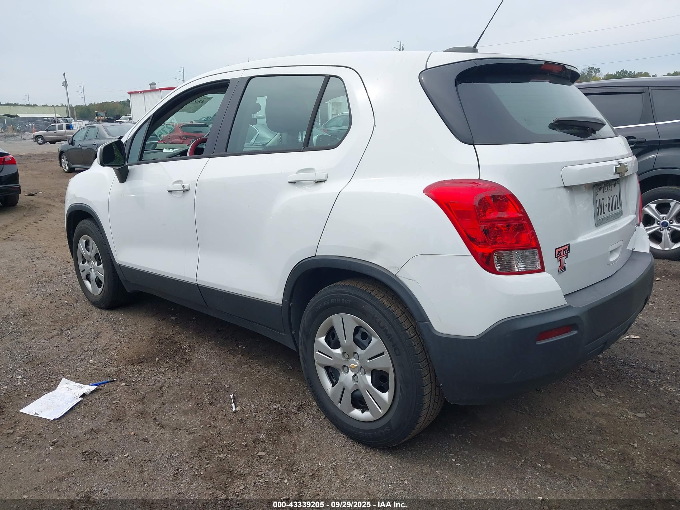 CHEVROLET TRAX image 3