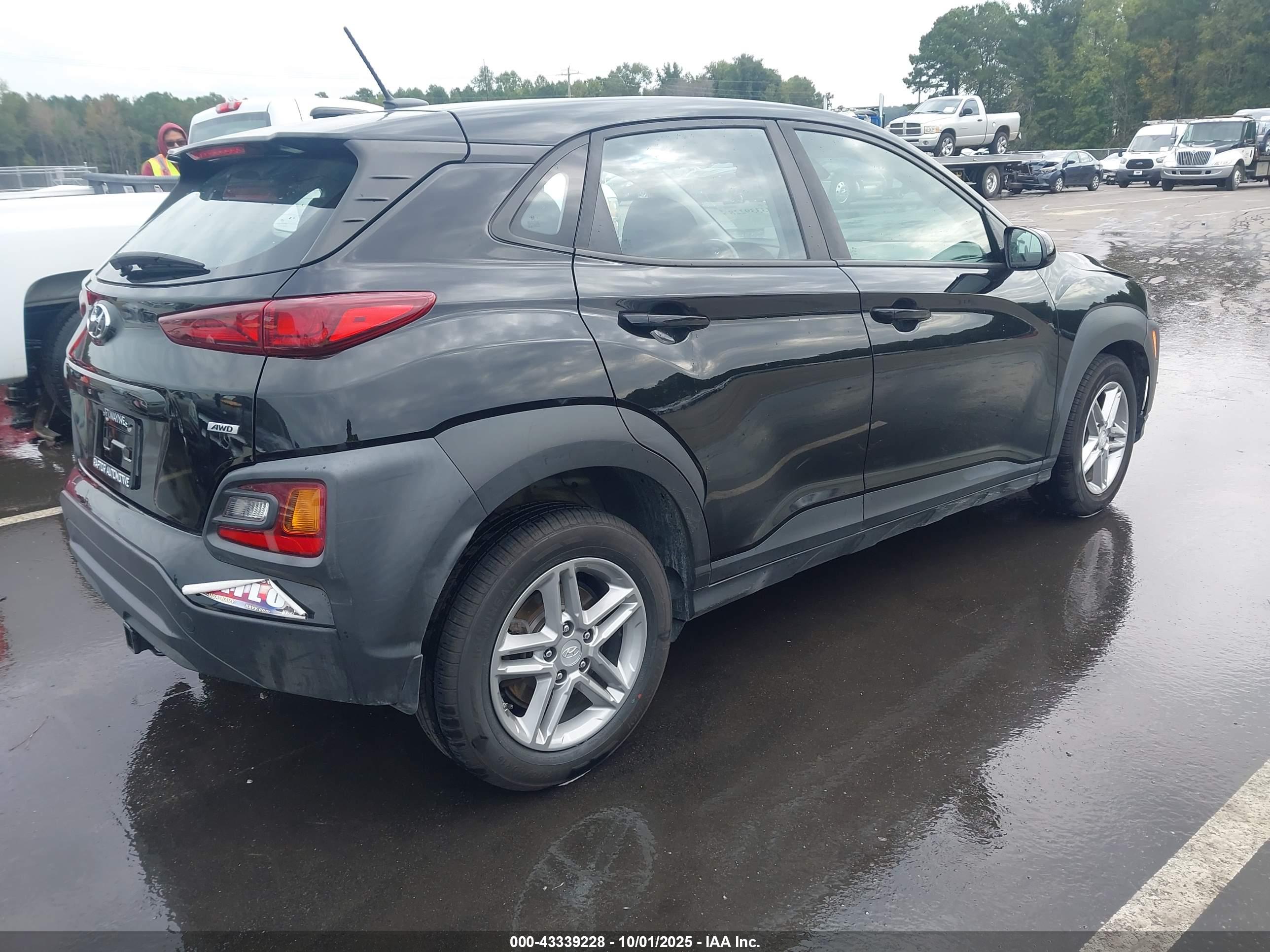 HYUNDAI KONA image 4