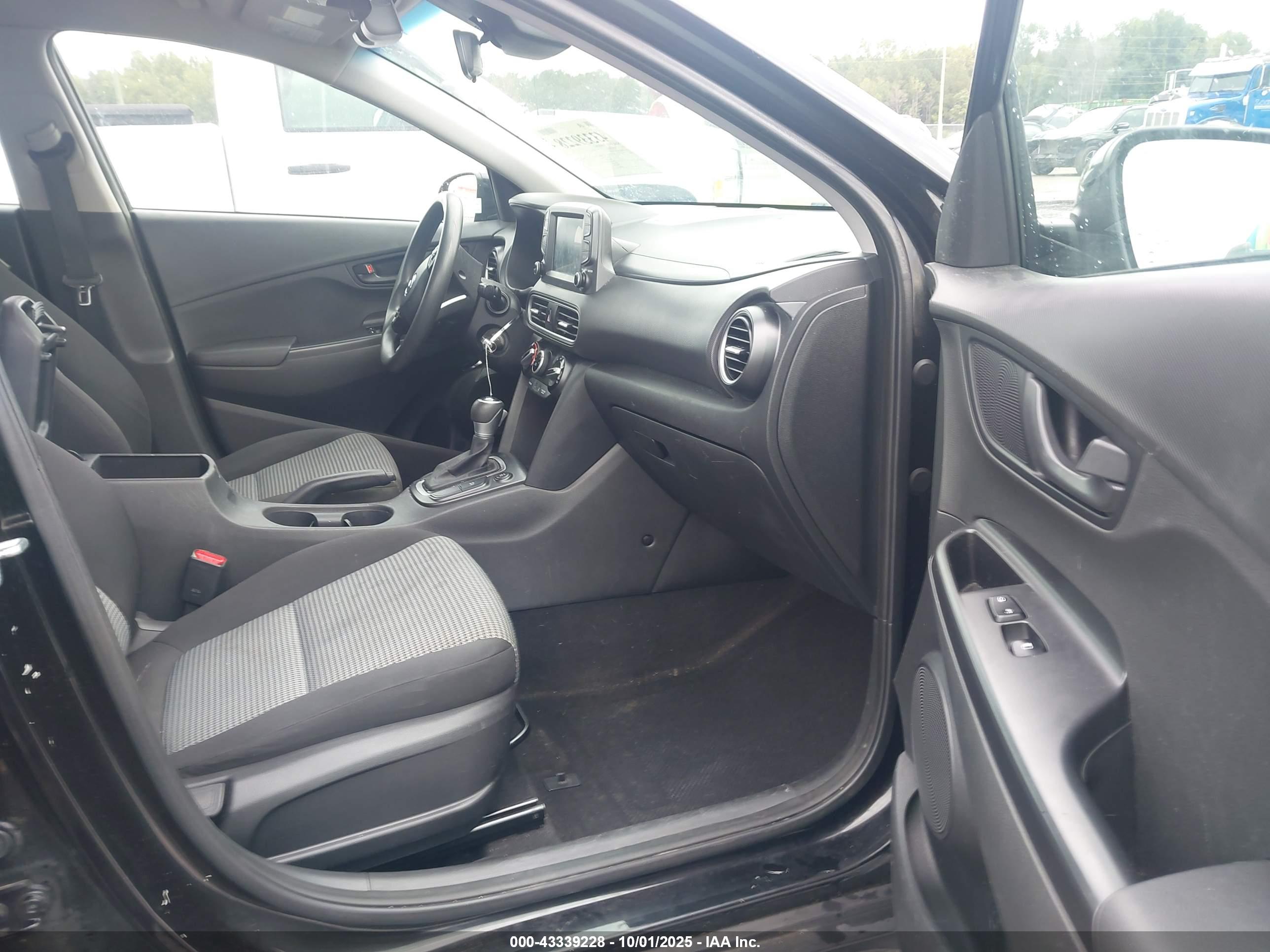 HYUNDAI KONA image 5