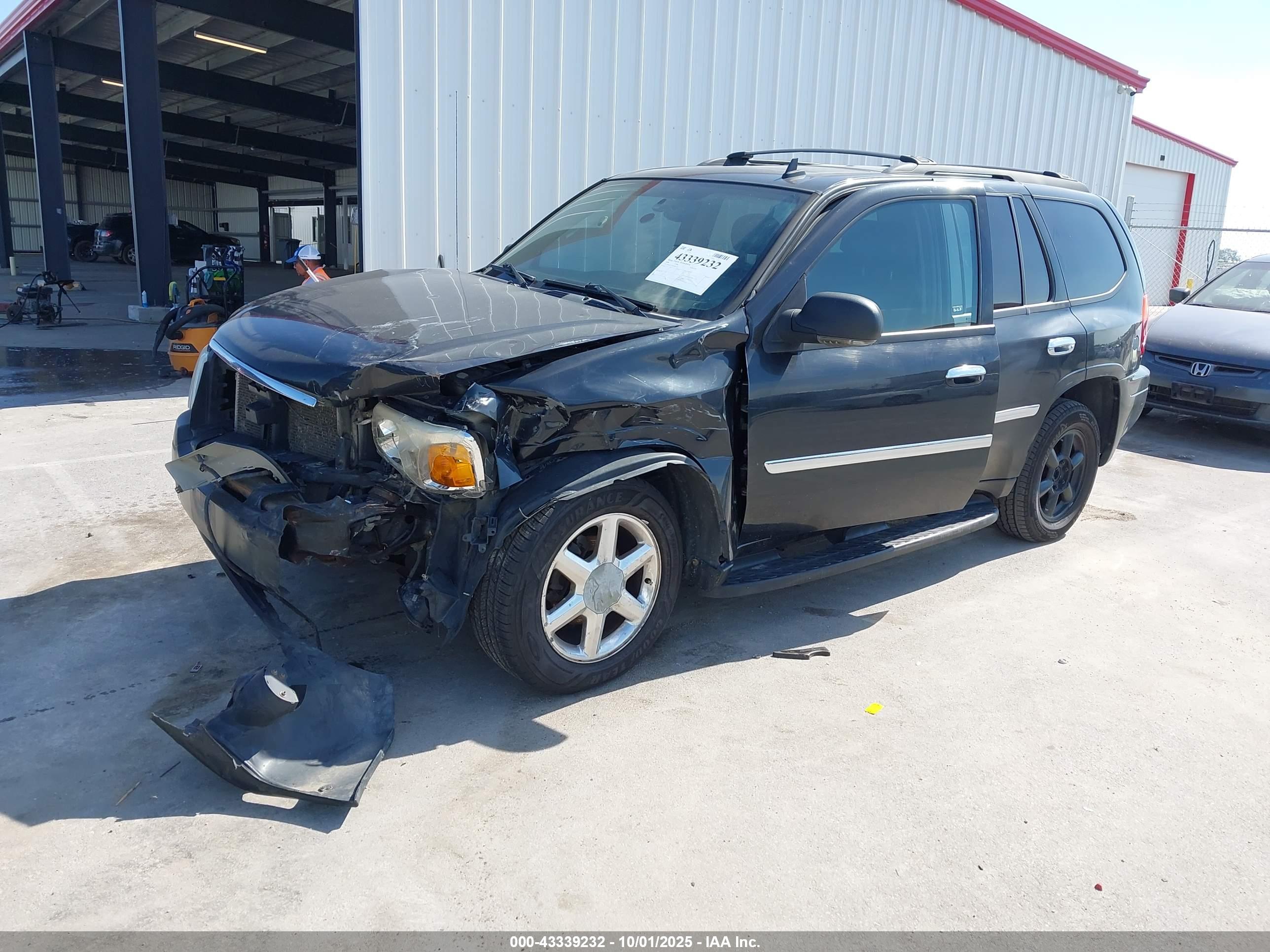 GMC ENVOY image 2
