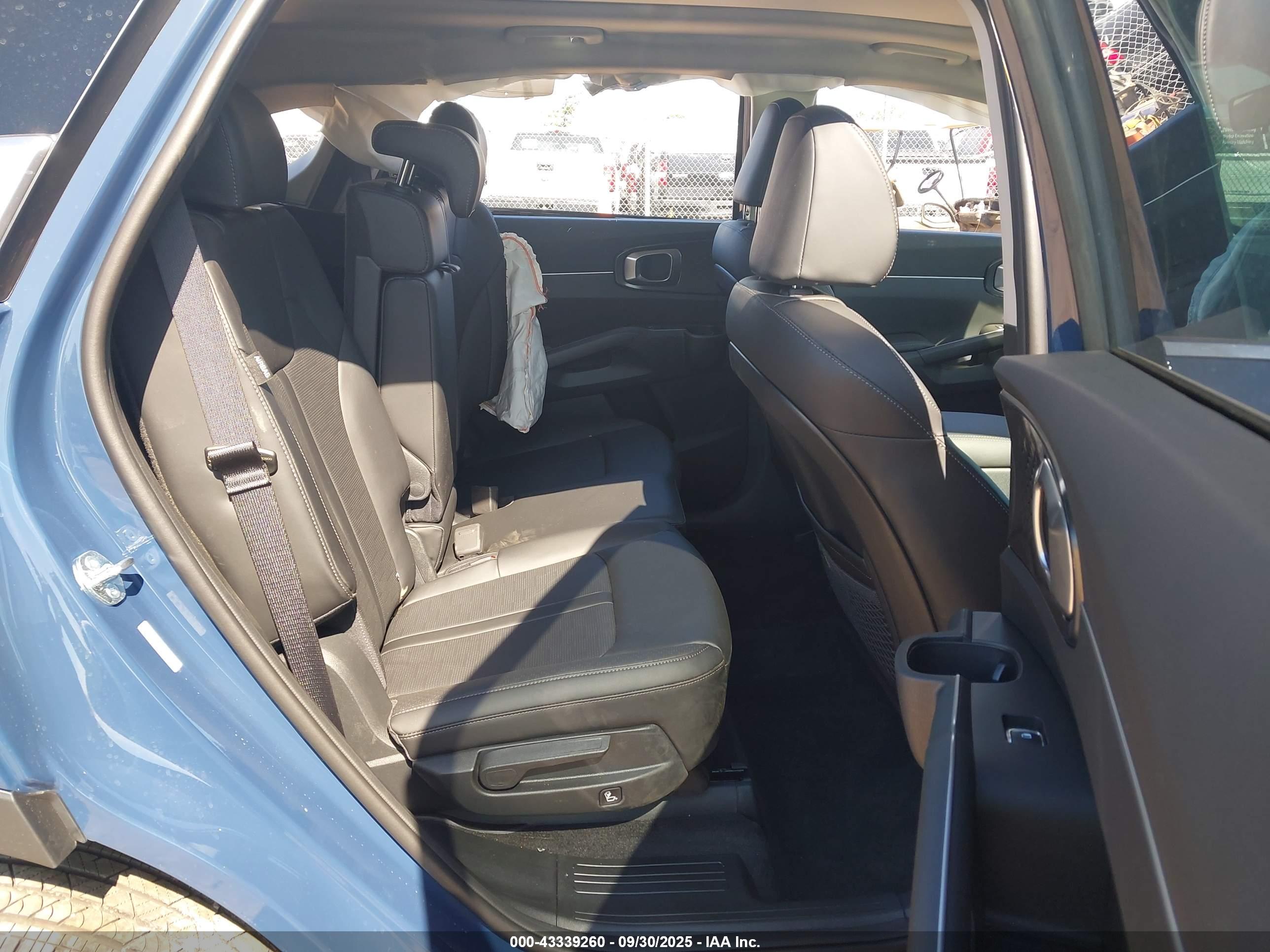KIA SORENTO image 8