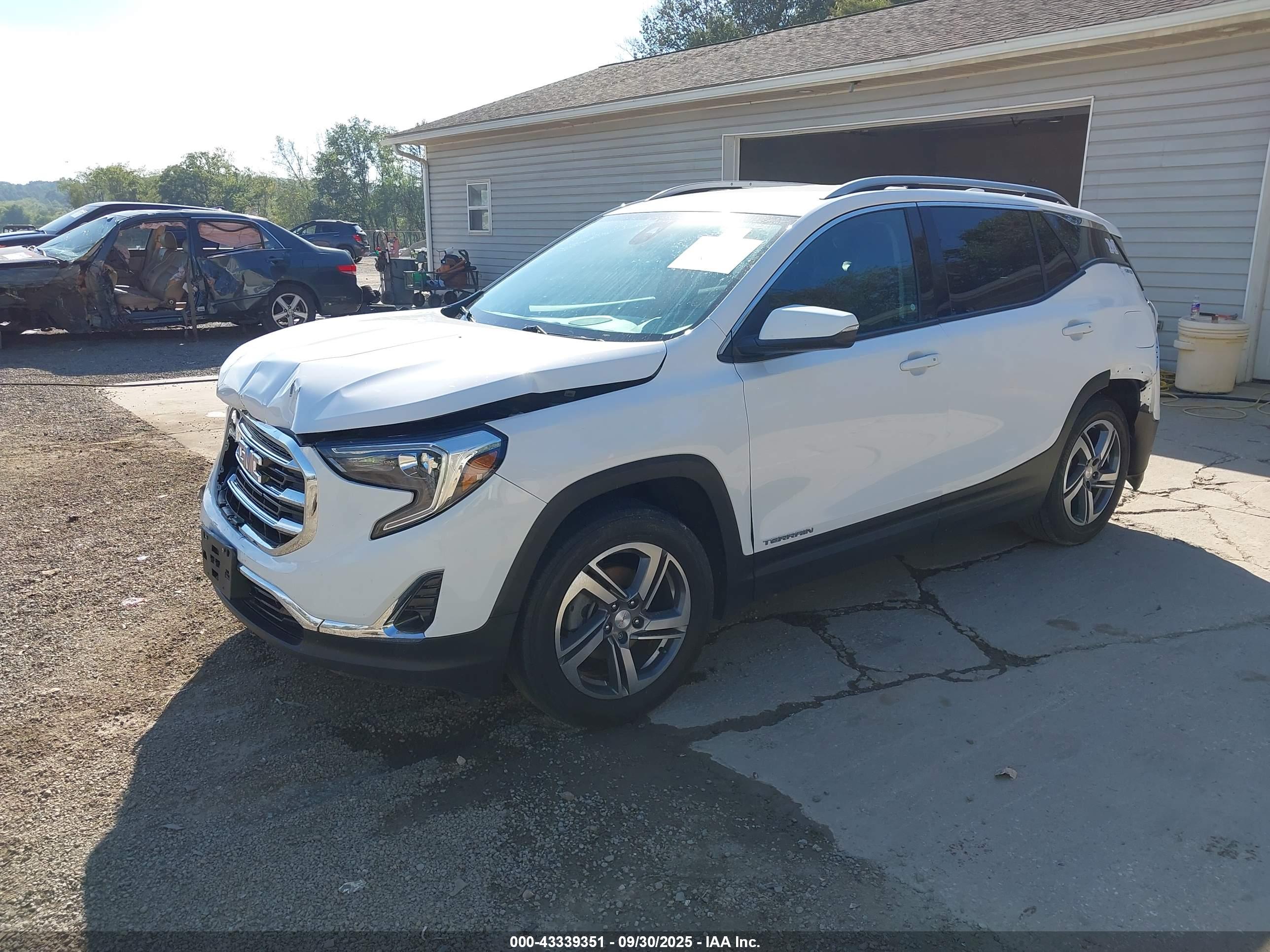 GMC TERRAIN image 2