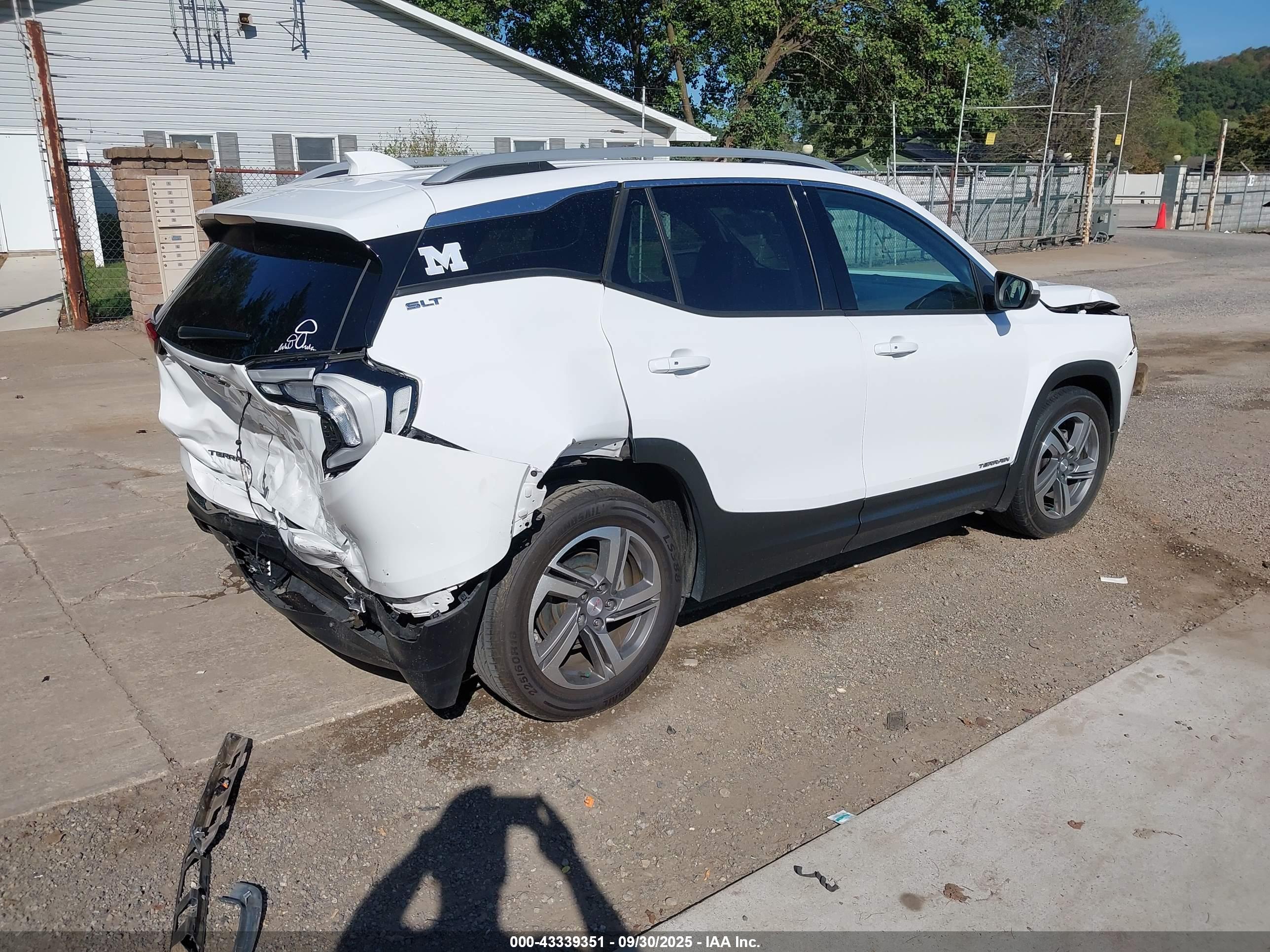 GMC TERRAIN image 4