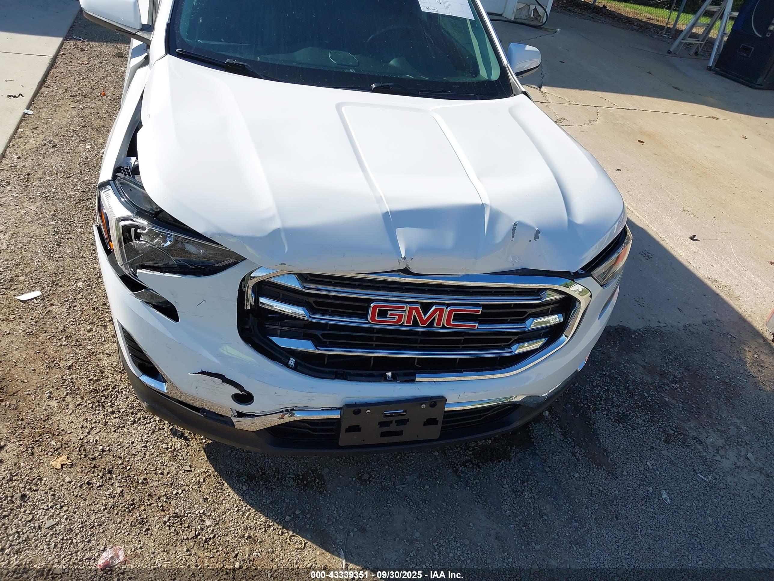 GMC TERRAIN image 6