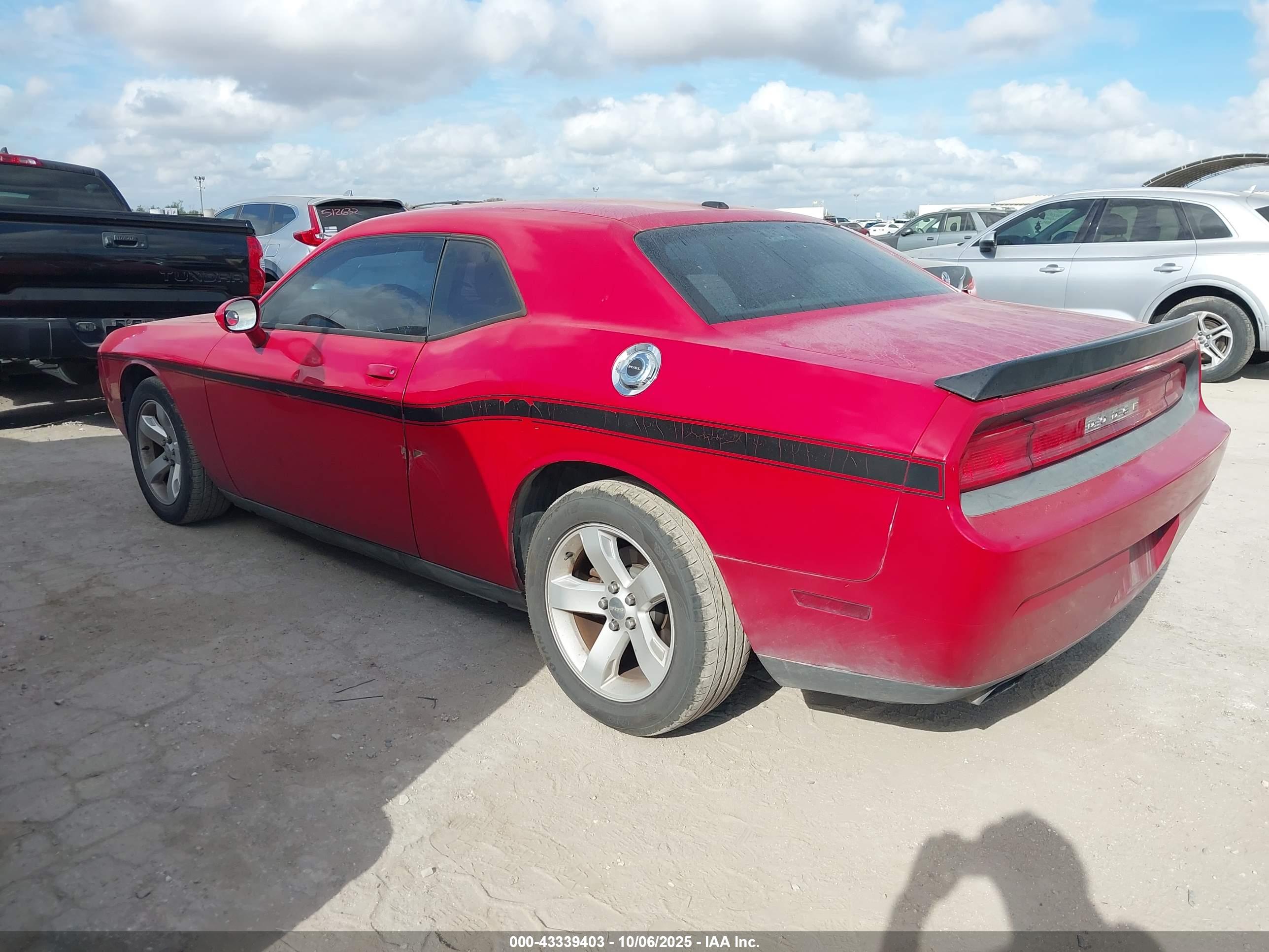 DODGE CHALLENGER image 3