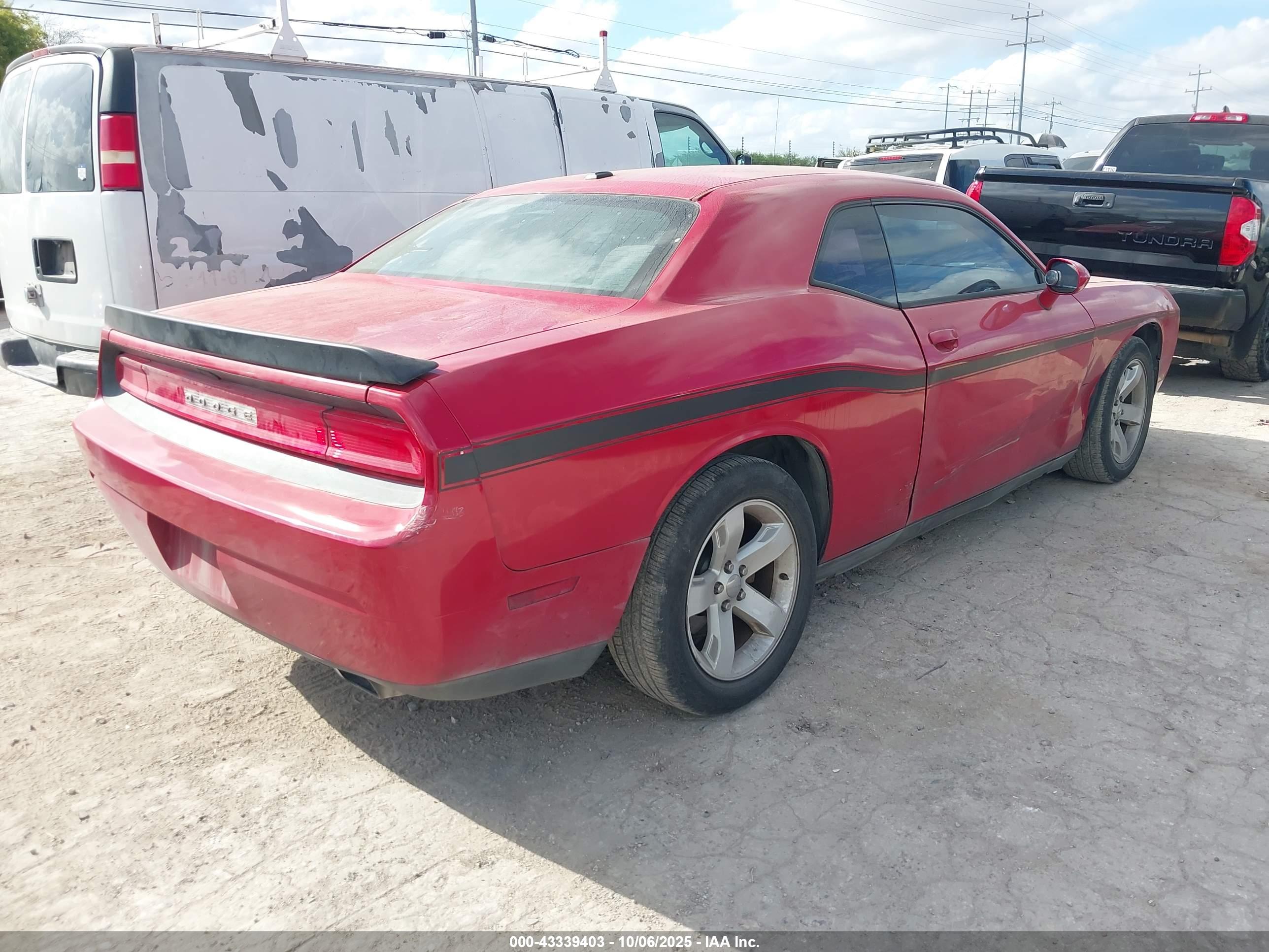 DODGE CHALLENGER image 4