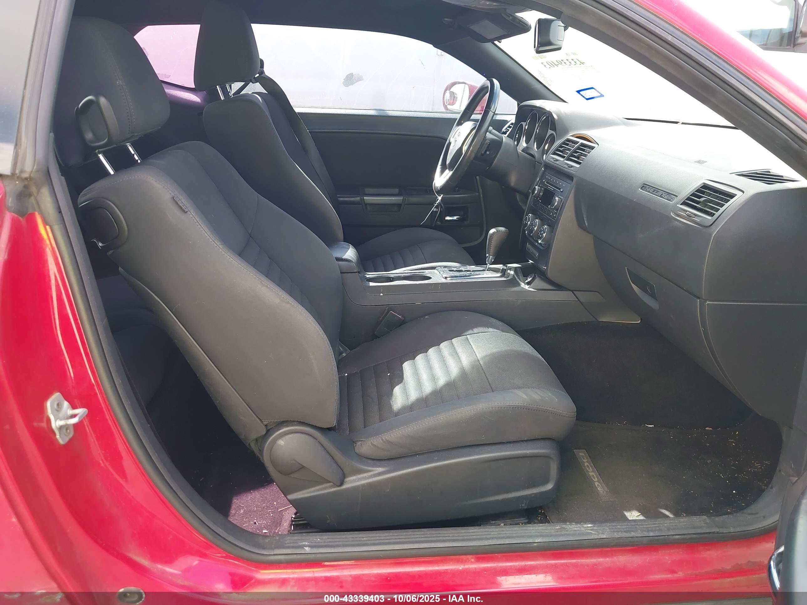 DODGE CHALLENGER image 5