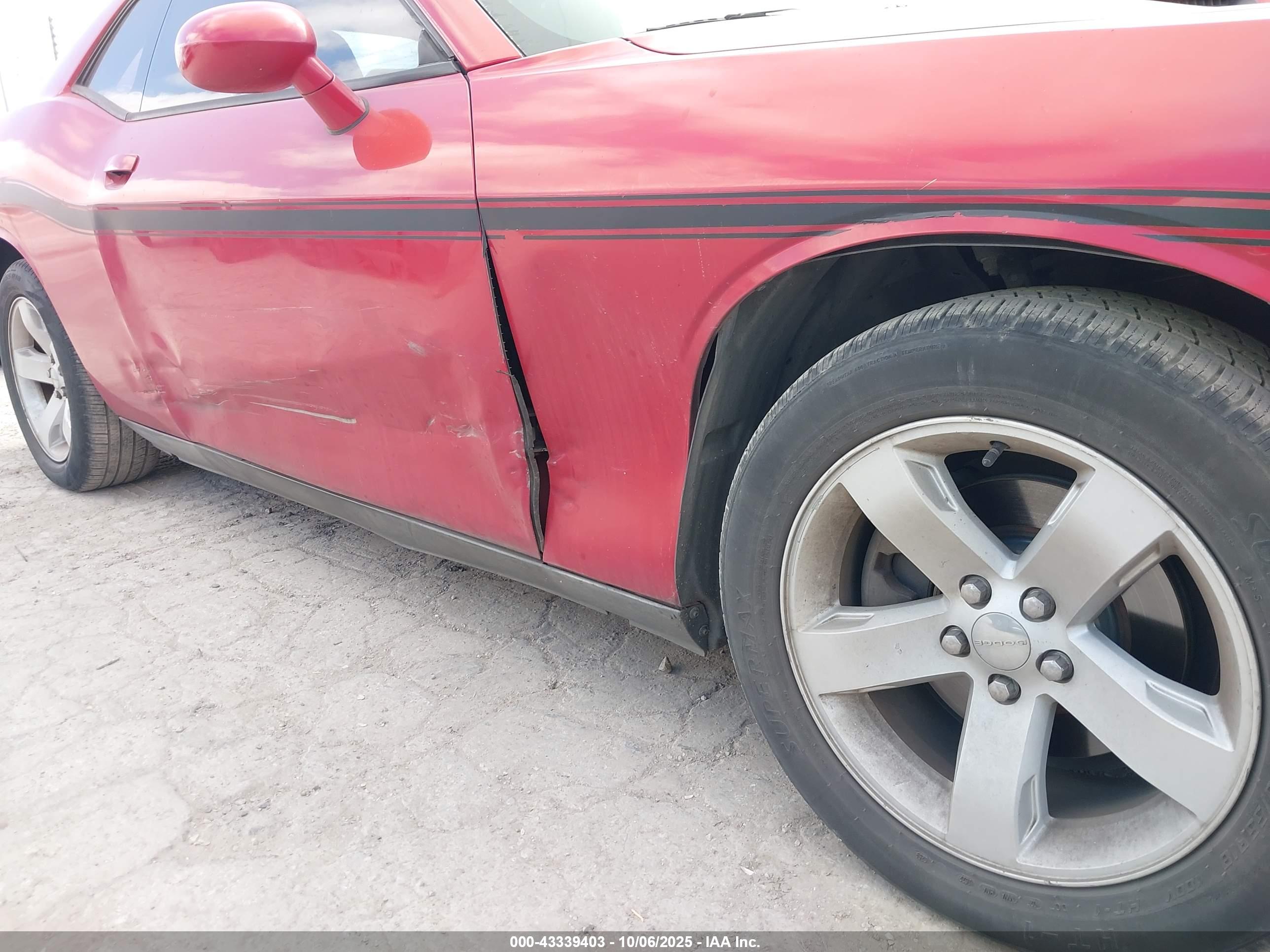 DODGE CHALLENGER image 6