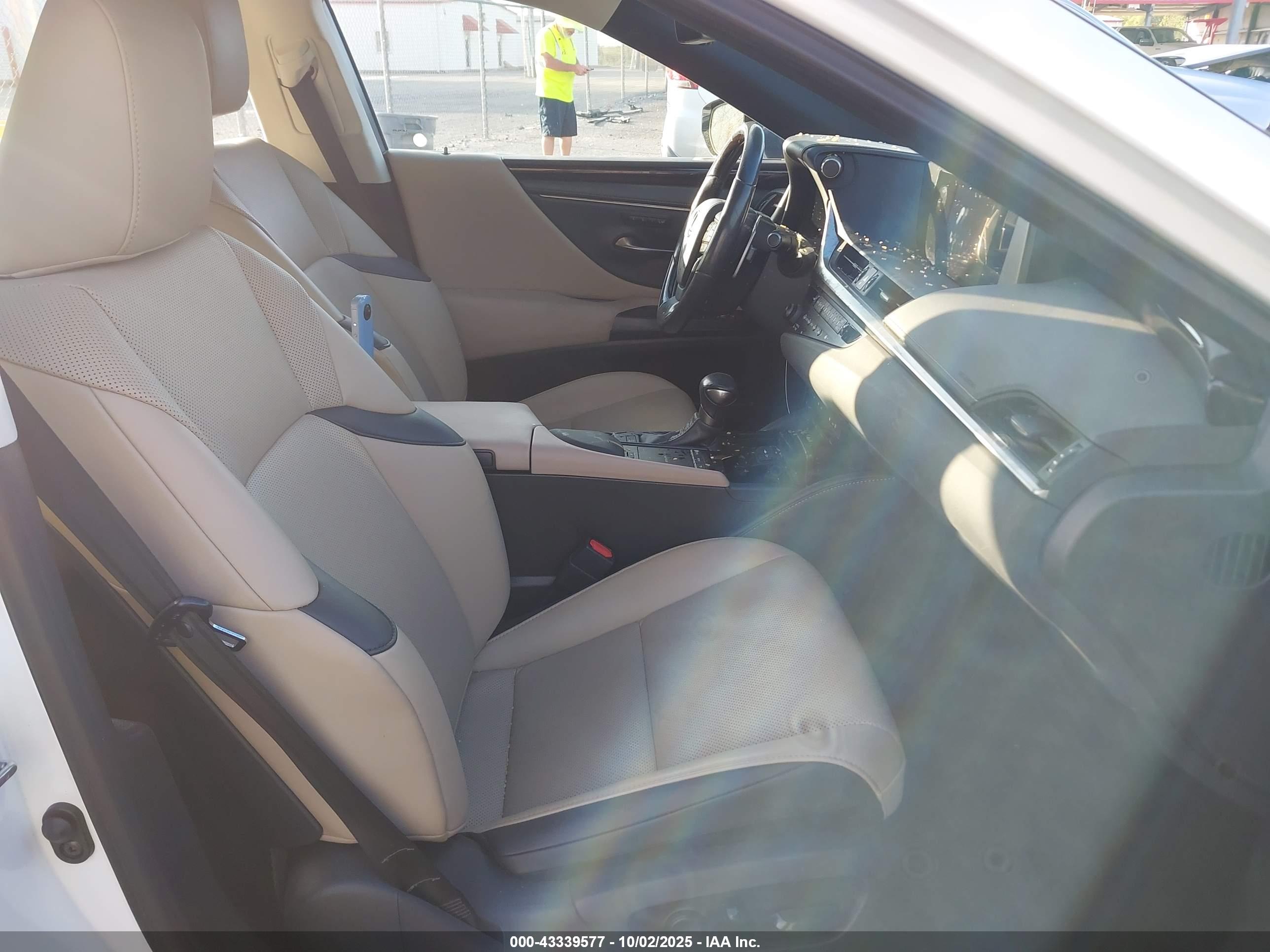 LEXUS ES image 5