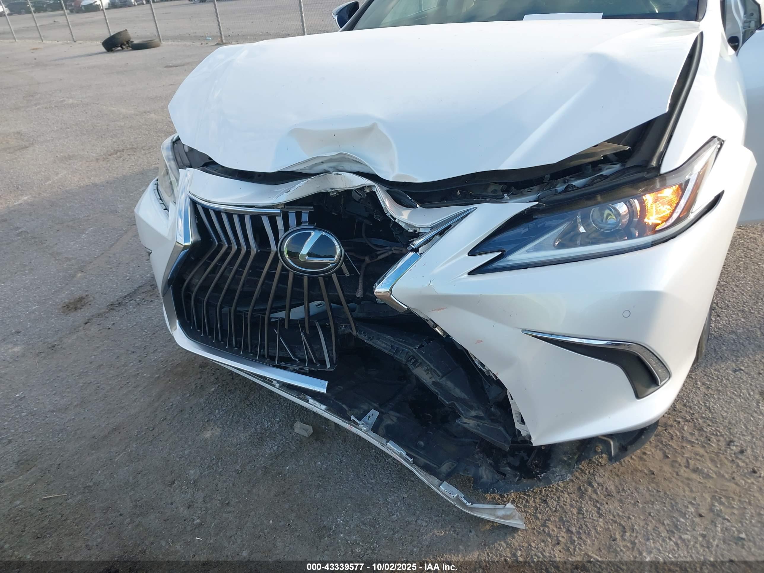 LEXUS ES image 6