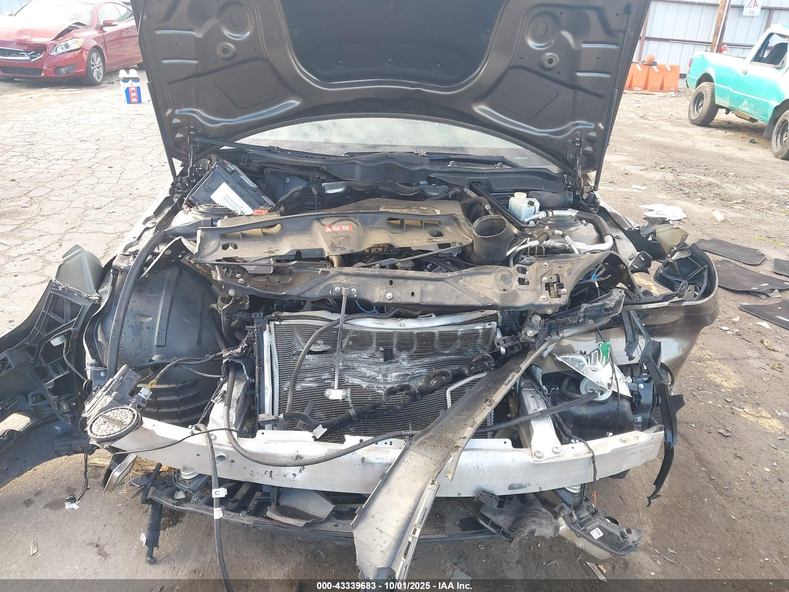 MERCEDES-BENZ E image 10